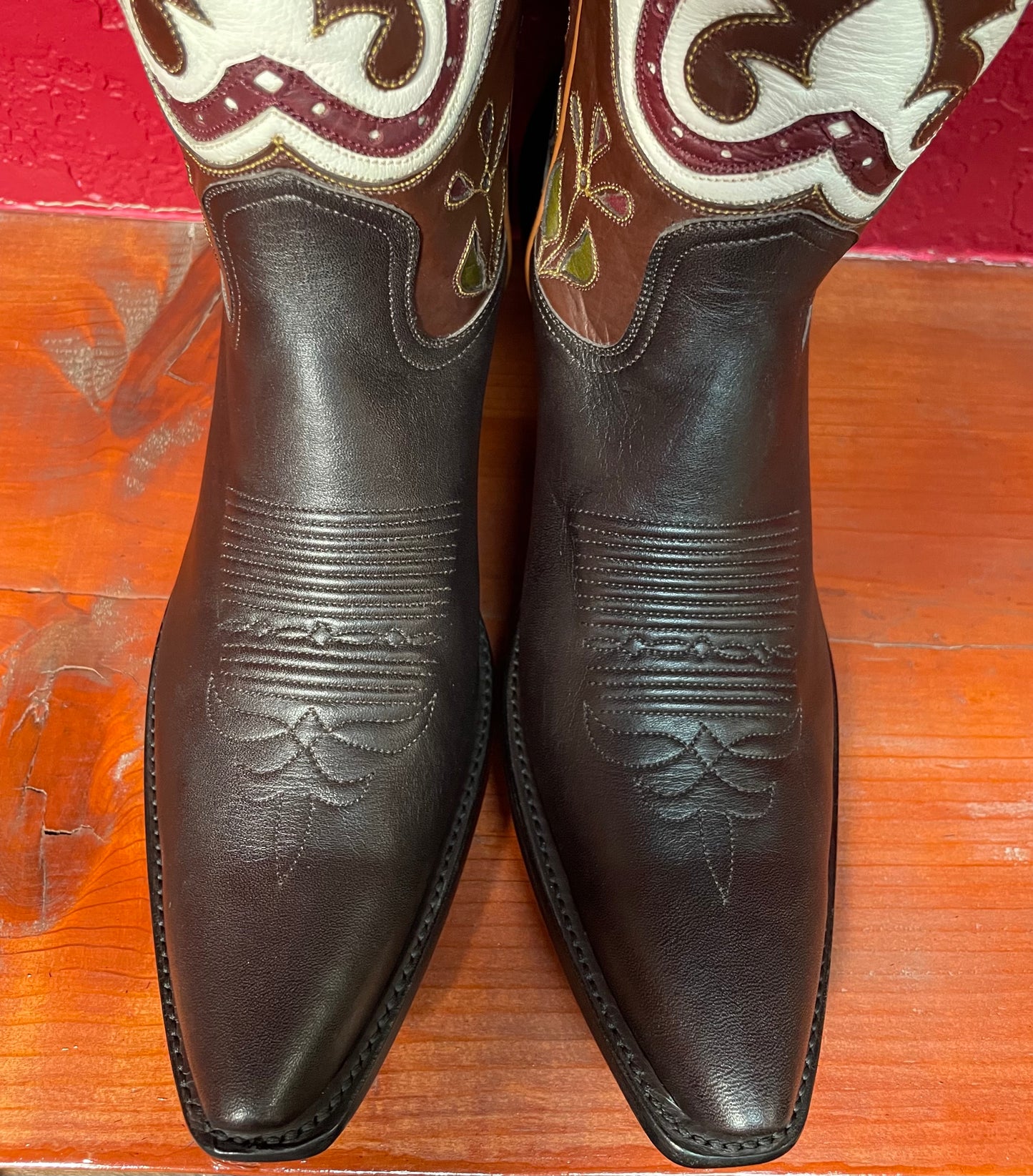 Fleur De Lis Vintage Americana Cowgirl