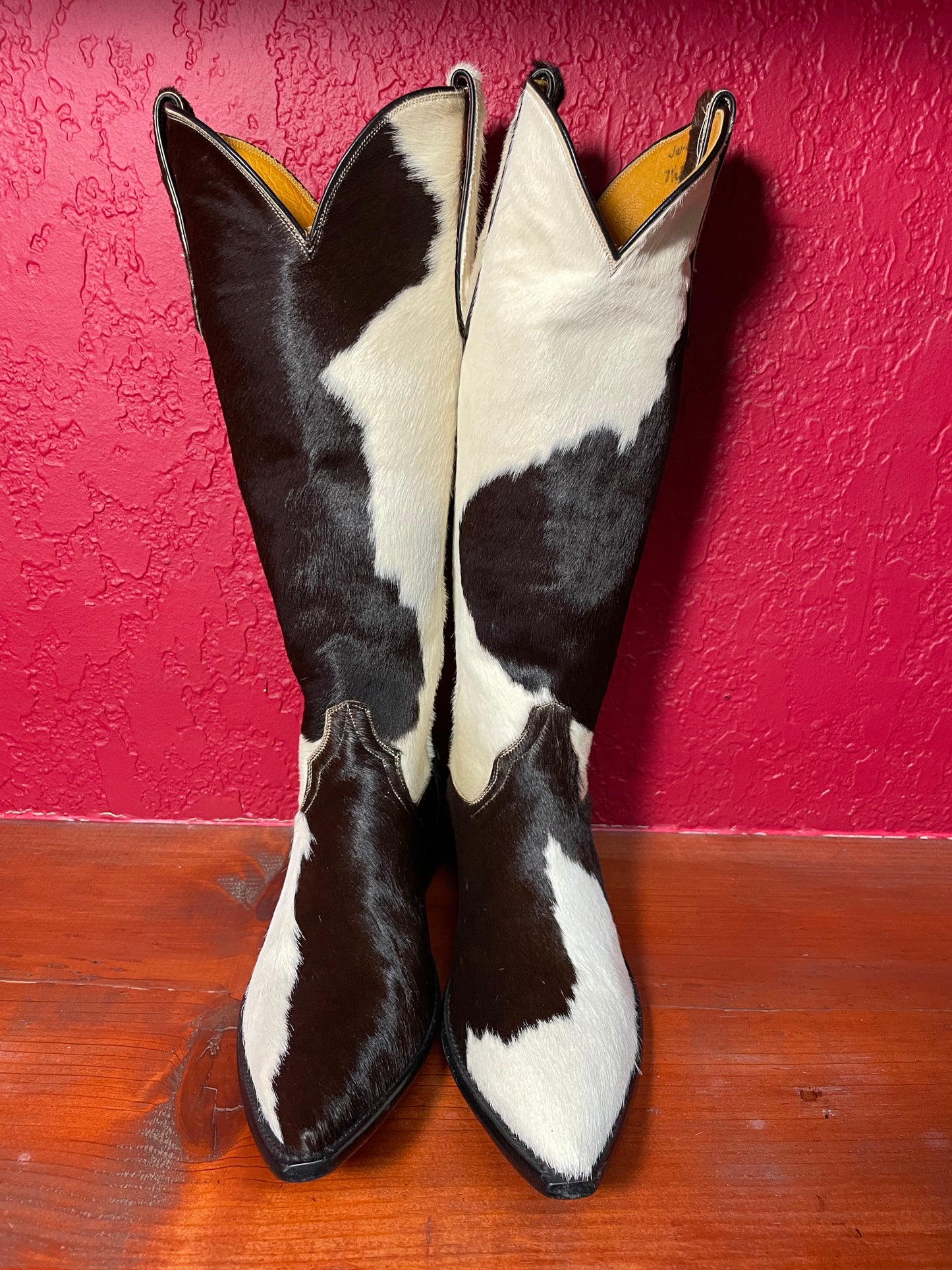 Blanc Et Chocolát Hair-On Calf Tall Cowgirl (Vintage)