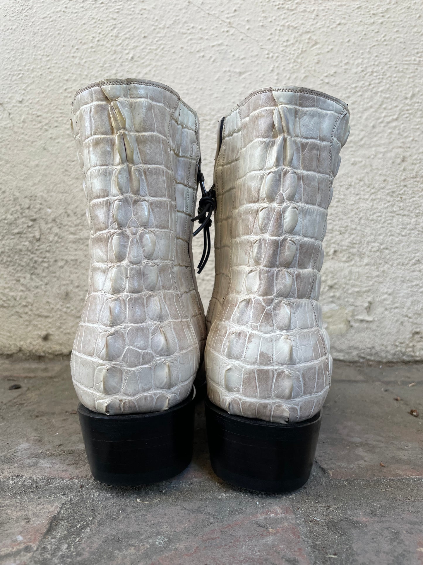 Full Antiqued Bone HB Gator Tail Zip