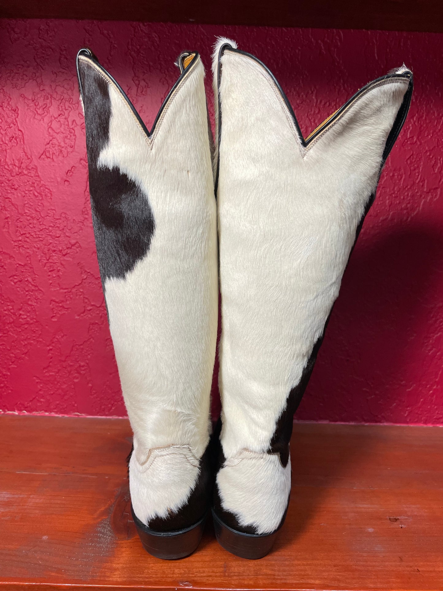 Blanc Et Chocolát Hair-On Calf Tall Cowgirl (Vintage)
