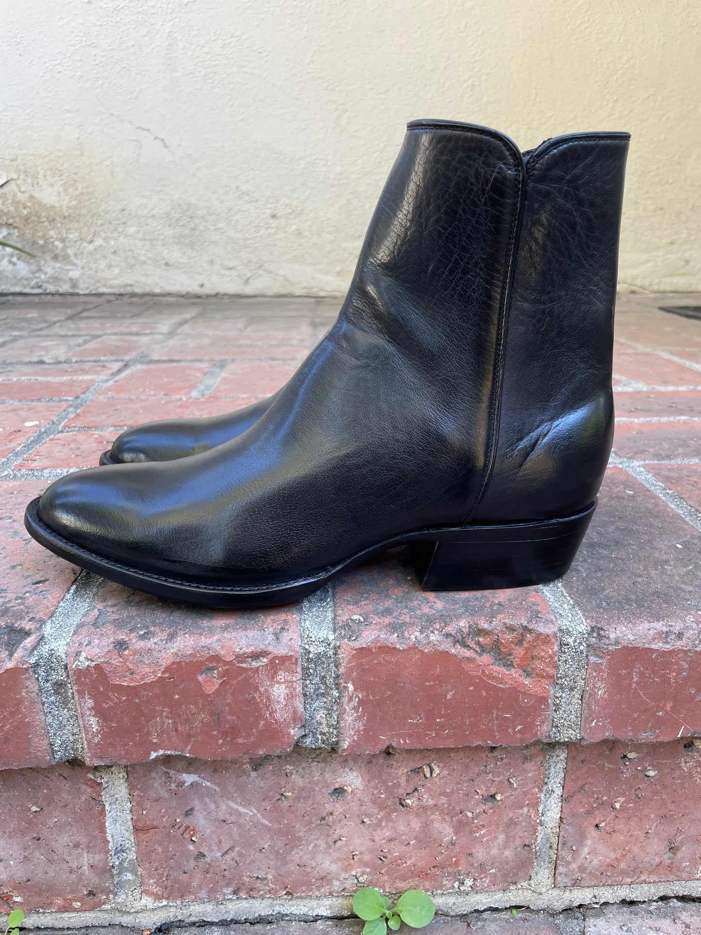 Femme Italian Water Buffalo Noir Zip