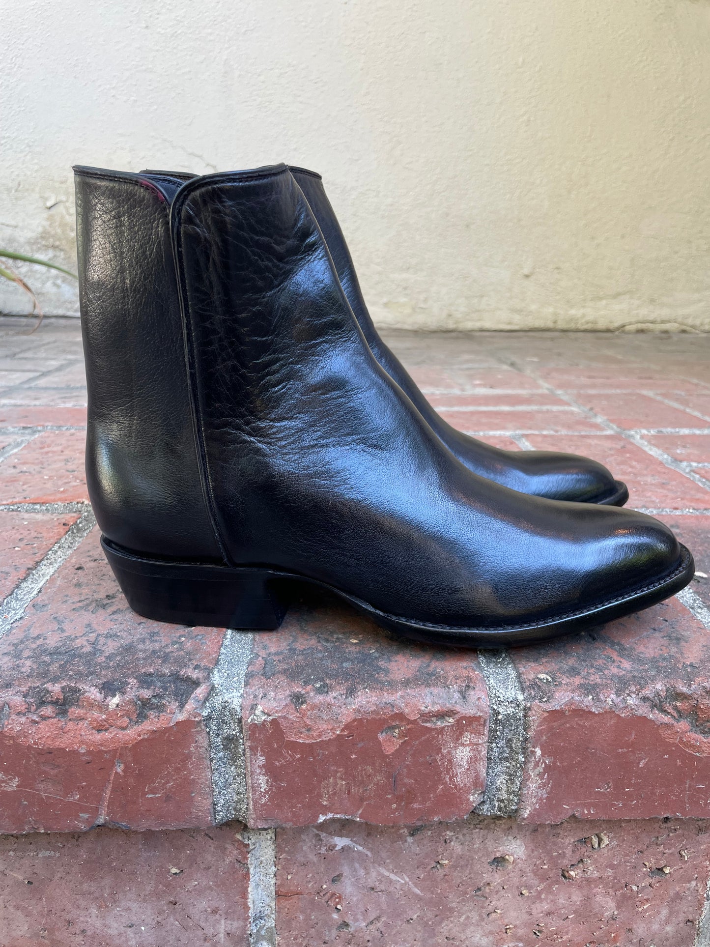 Femme Italian Water Buffalo Noir Zip