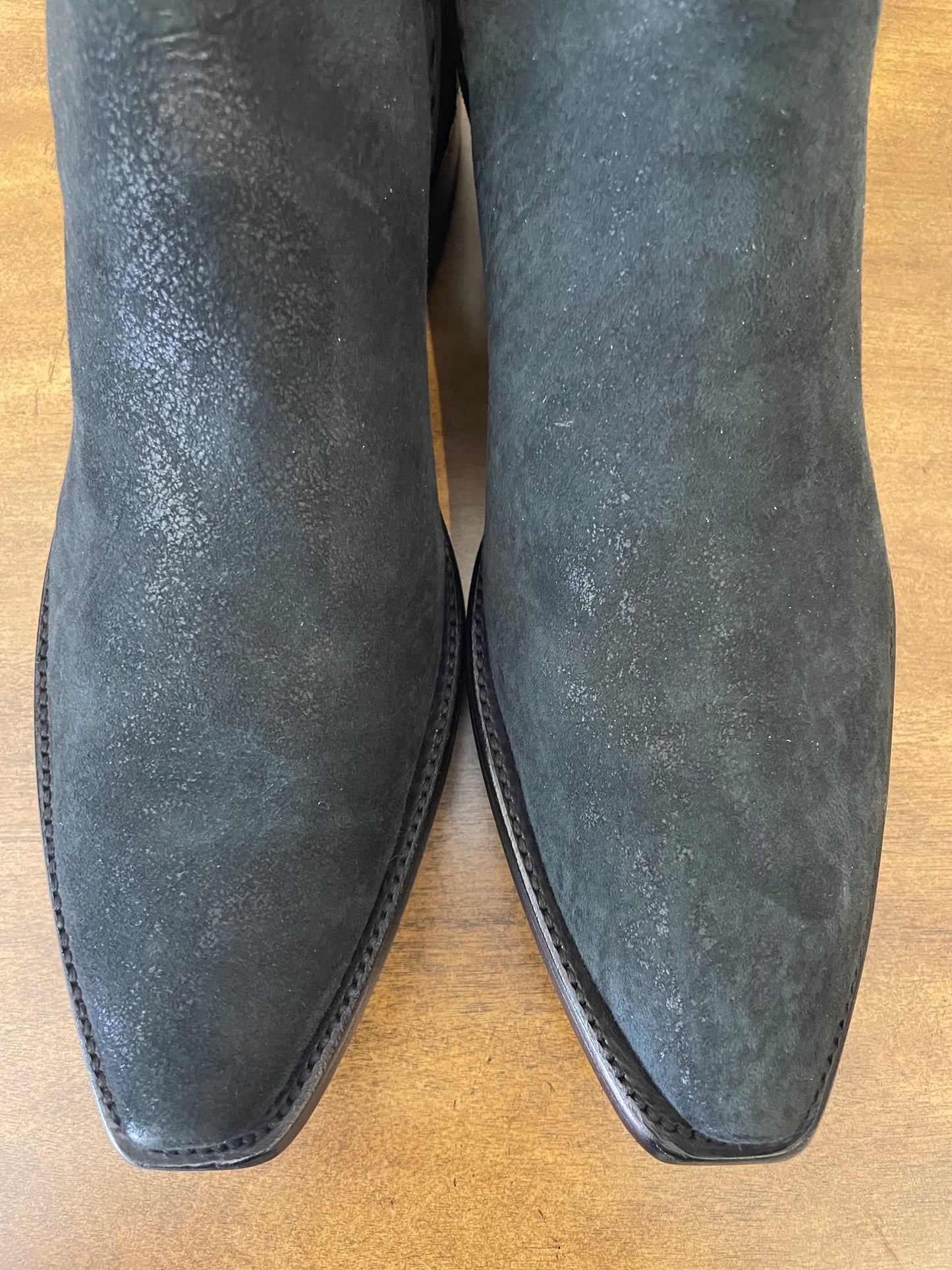 Lambsuede Zip with Buckstitching in Vintage Noir