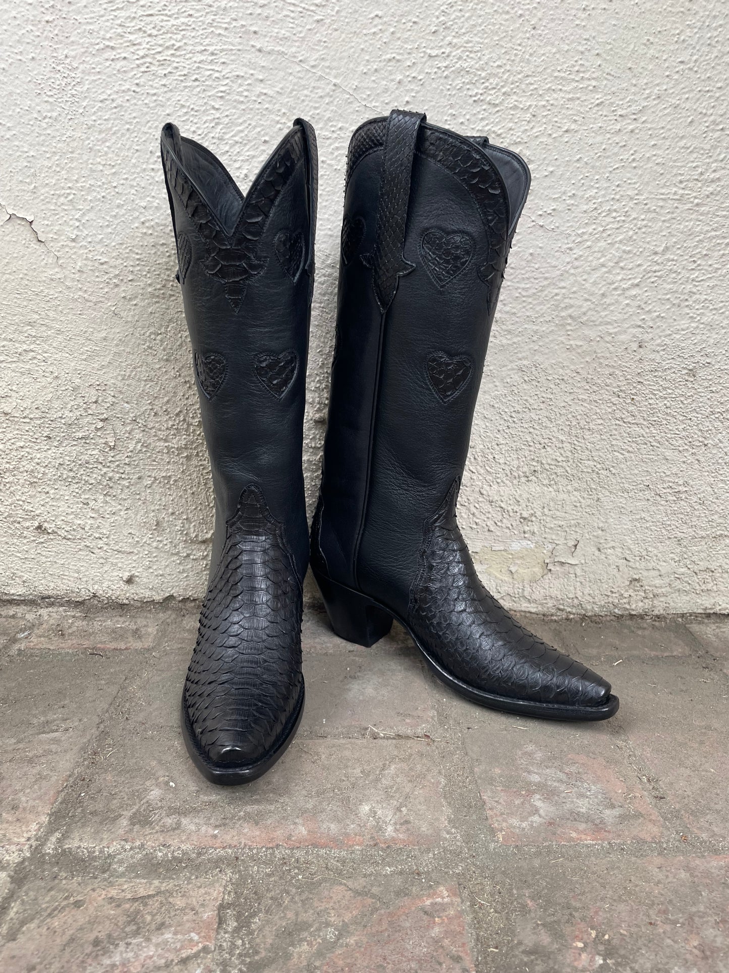 14” Hearts En Noir Python Western