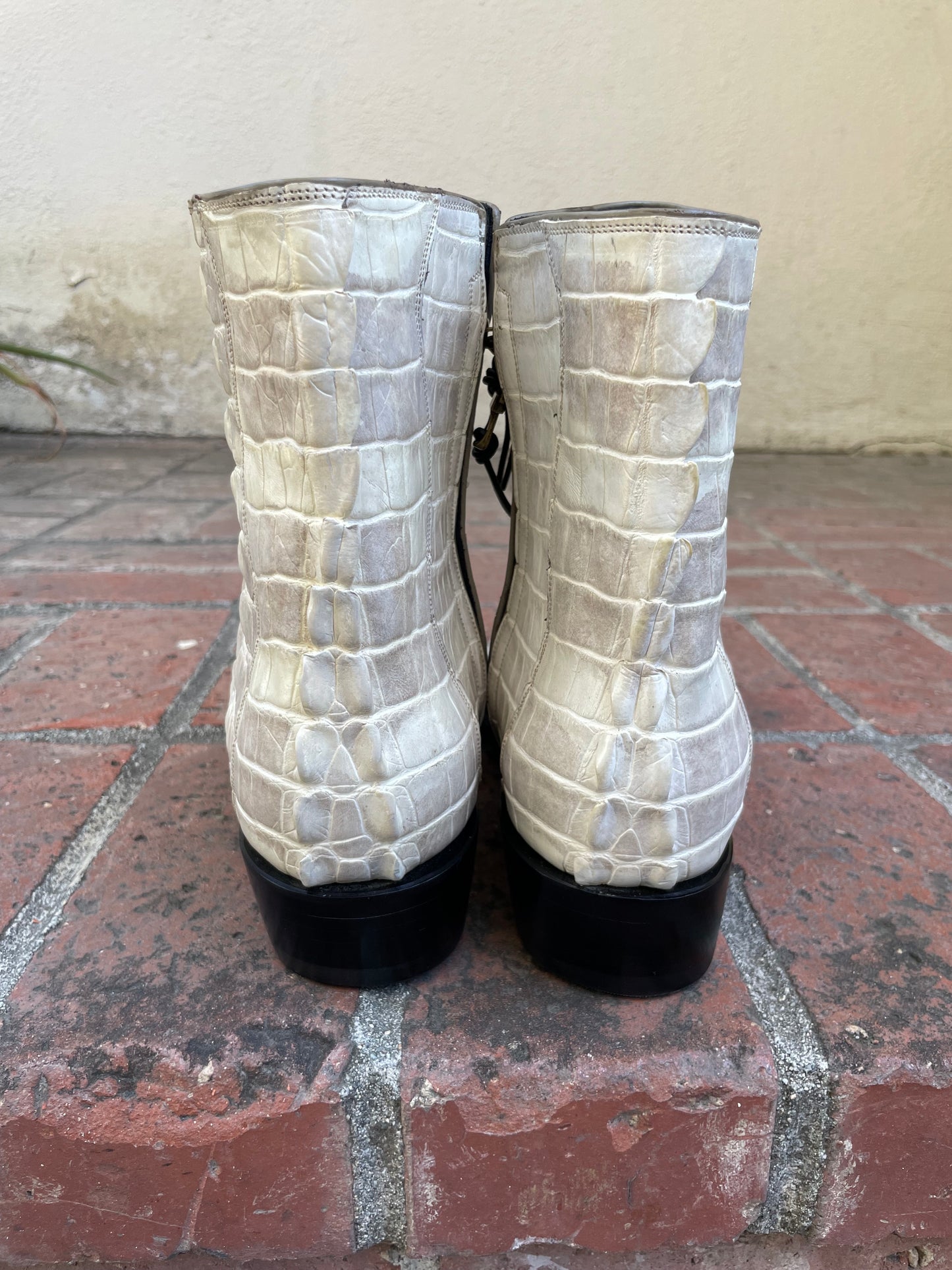 Full Blanc Antiqued Hornback American Alligator Zip