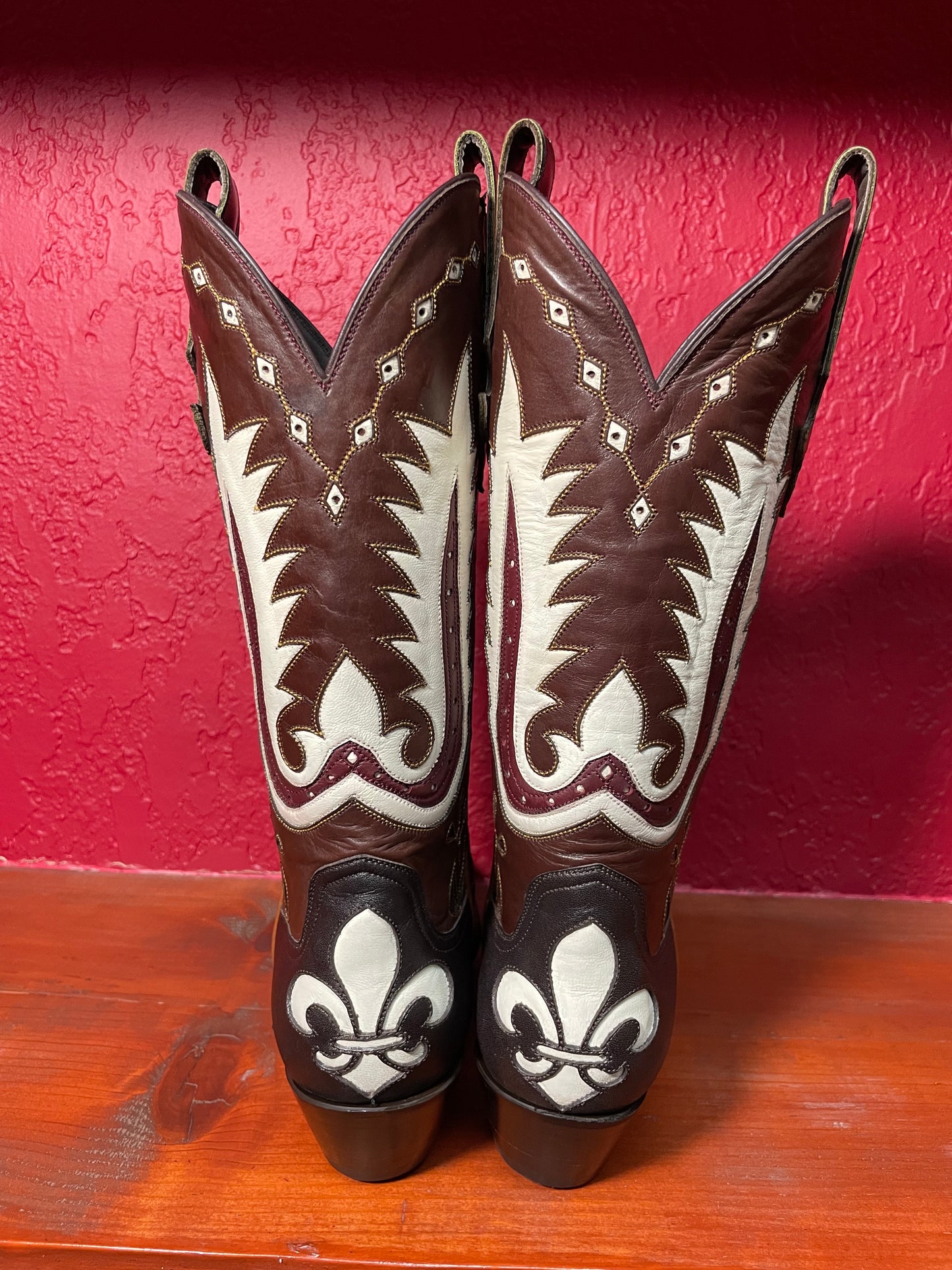 Fleur De Lis Vintage Americana Cowgirl