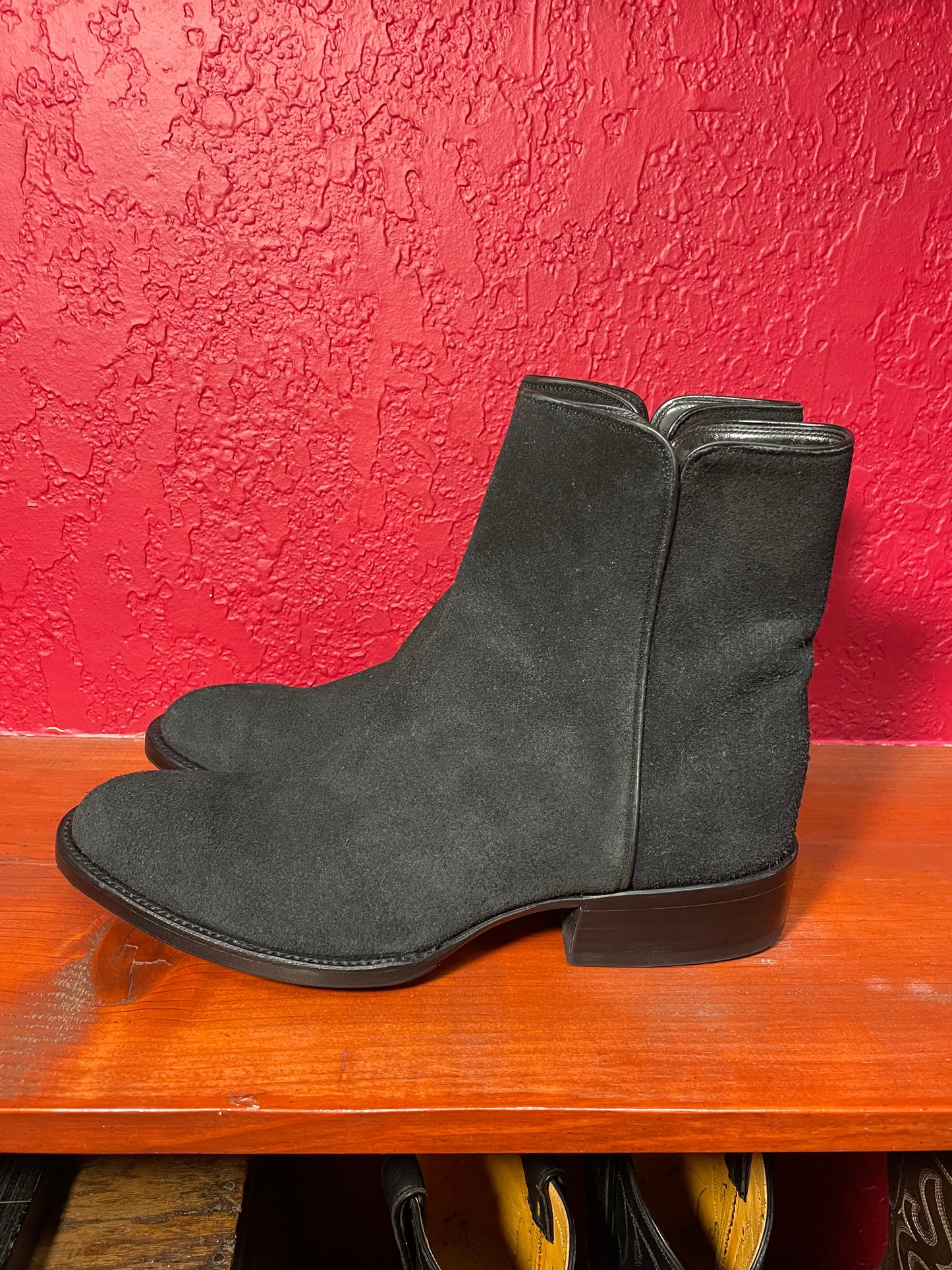 Noir Roughout Ankle Zip