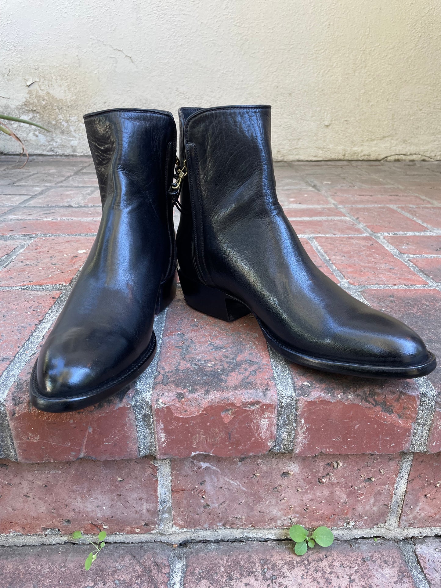 Femme Italian Water Buffalo Noir Zip