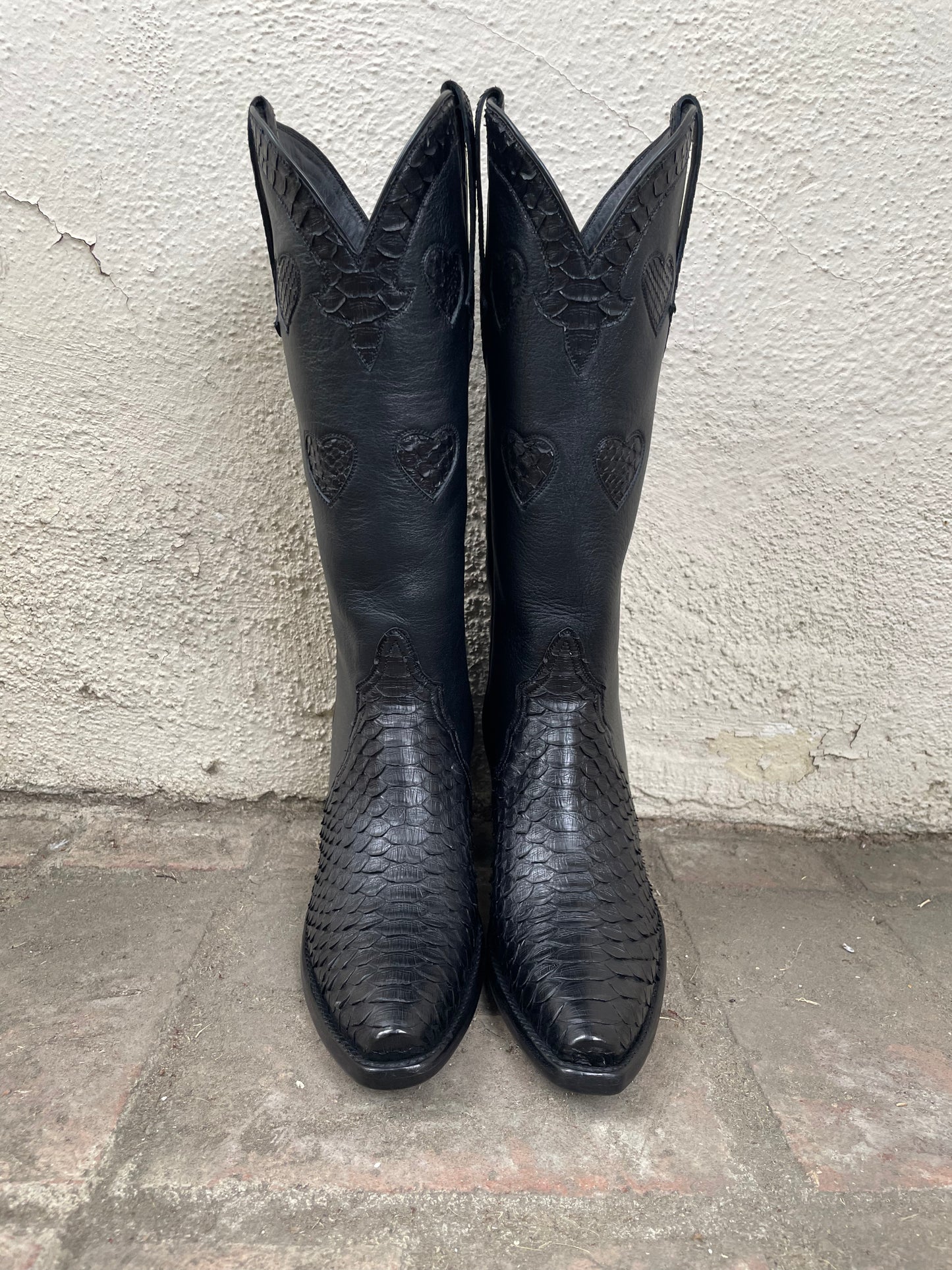14” Hearts En Noir Python Western