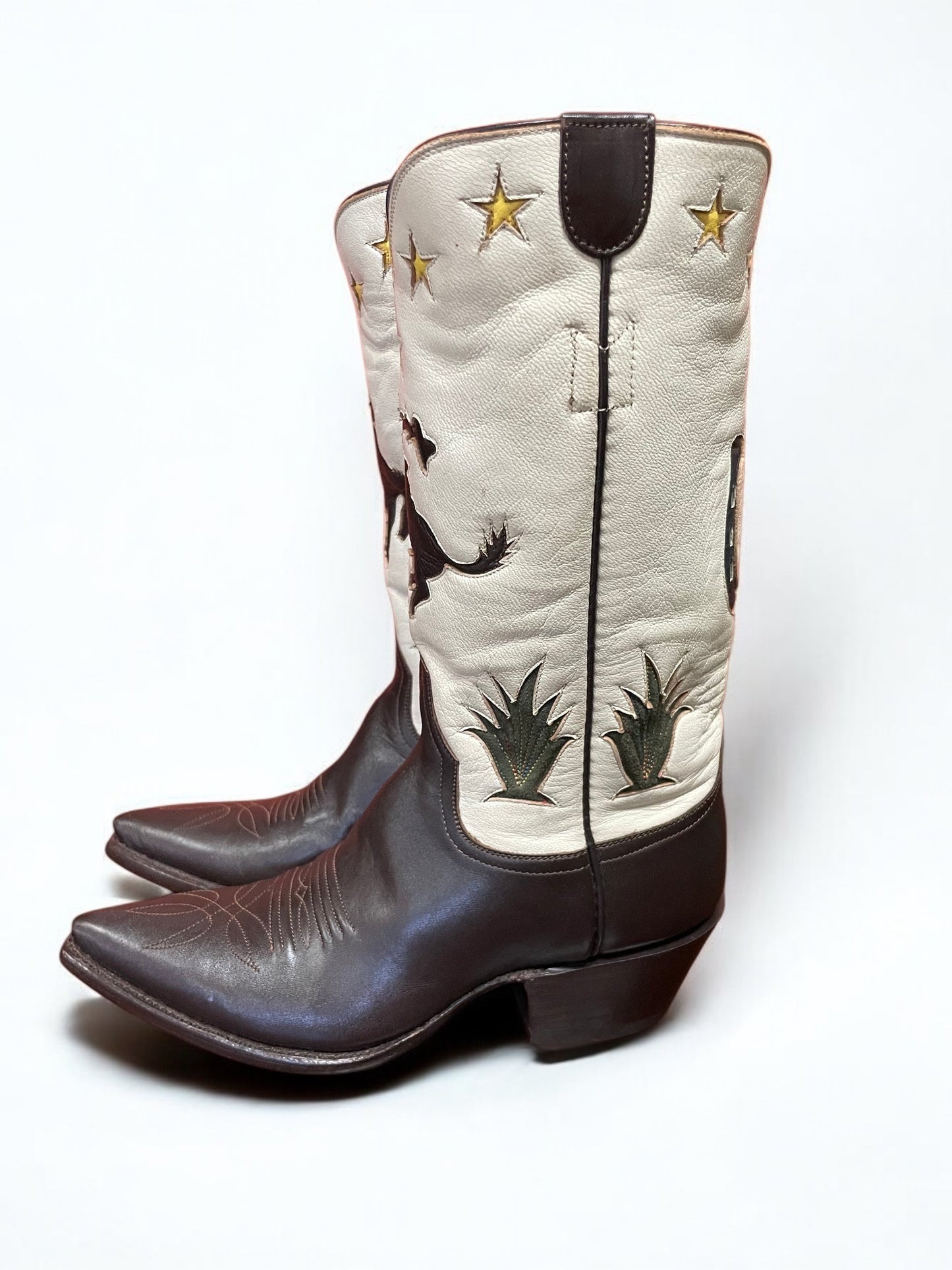 Blanc Bucky Bronco Cowgirl