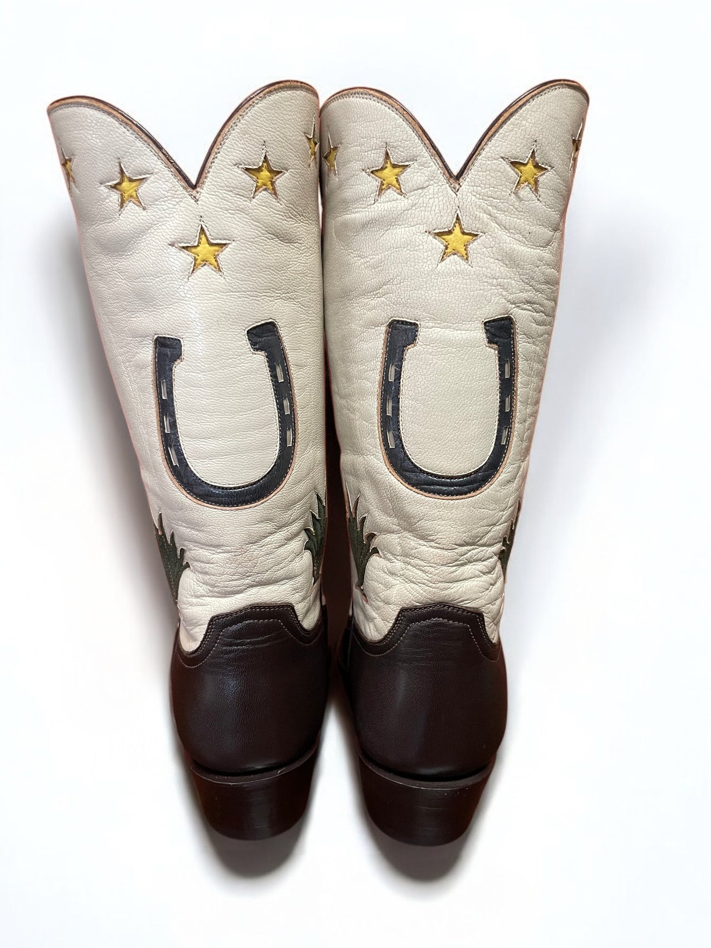 Blanc Bucky Bronco Cowgirl