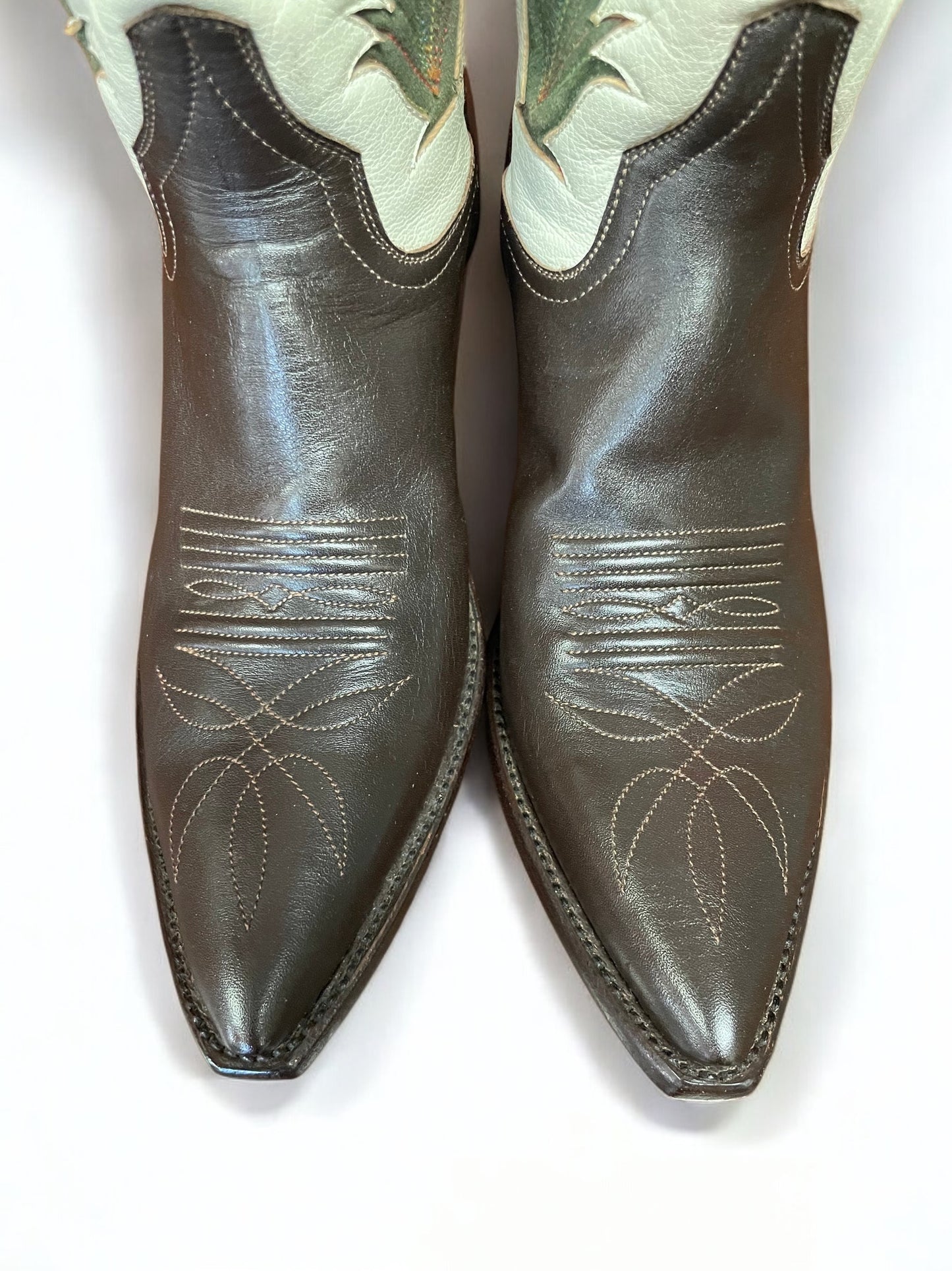 Blanc Bucky Bronco Cowgirl