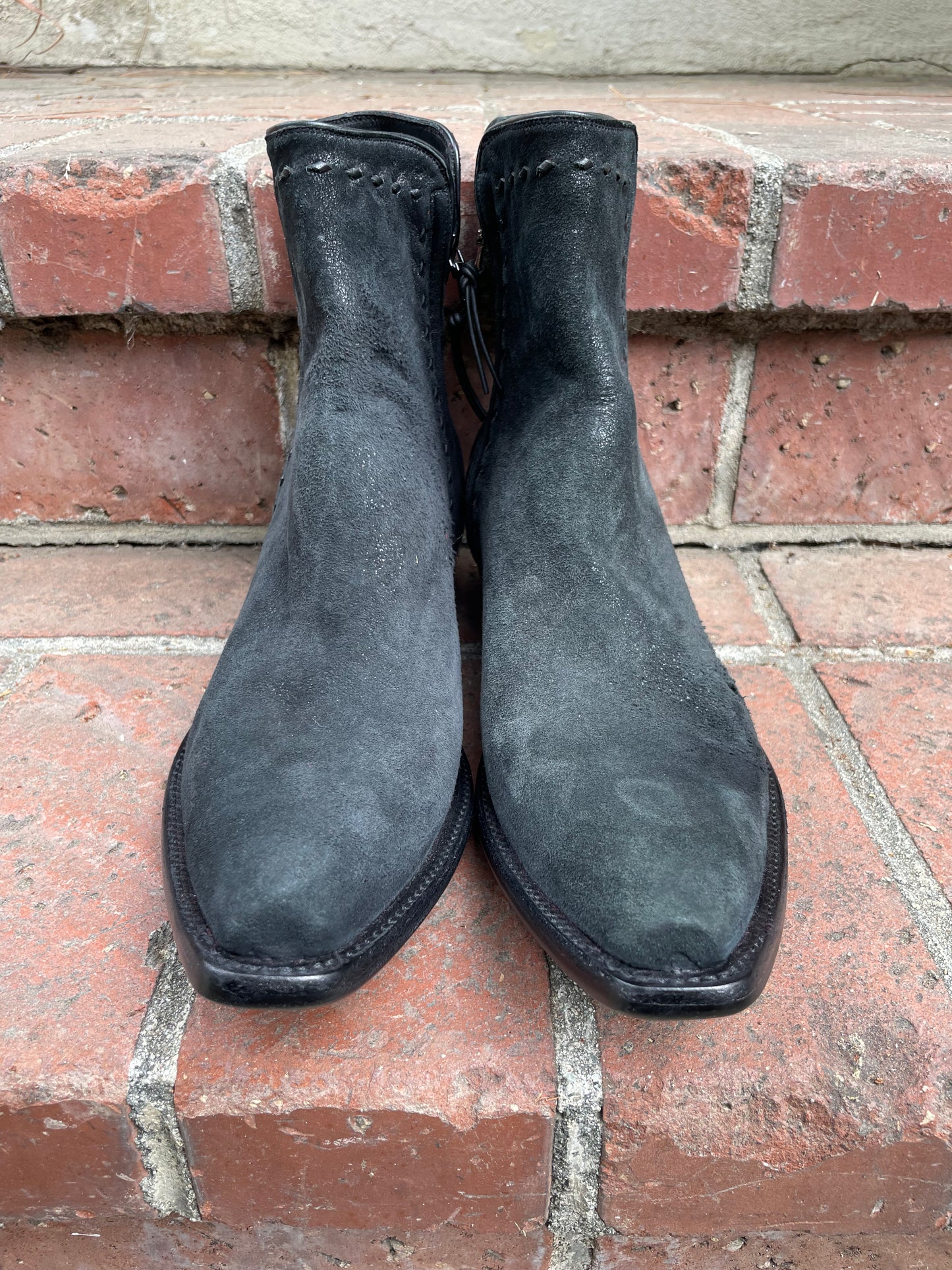 Aged Noir Lambsuede With Buckstitching