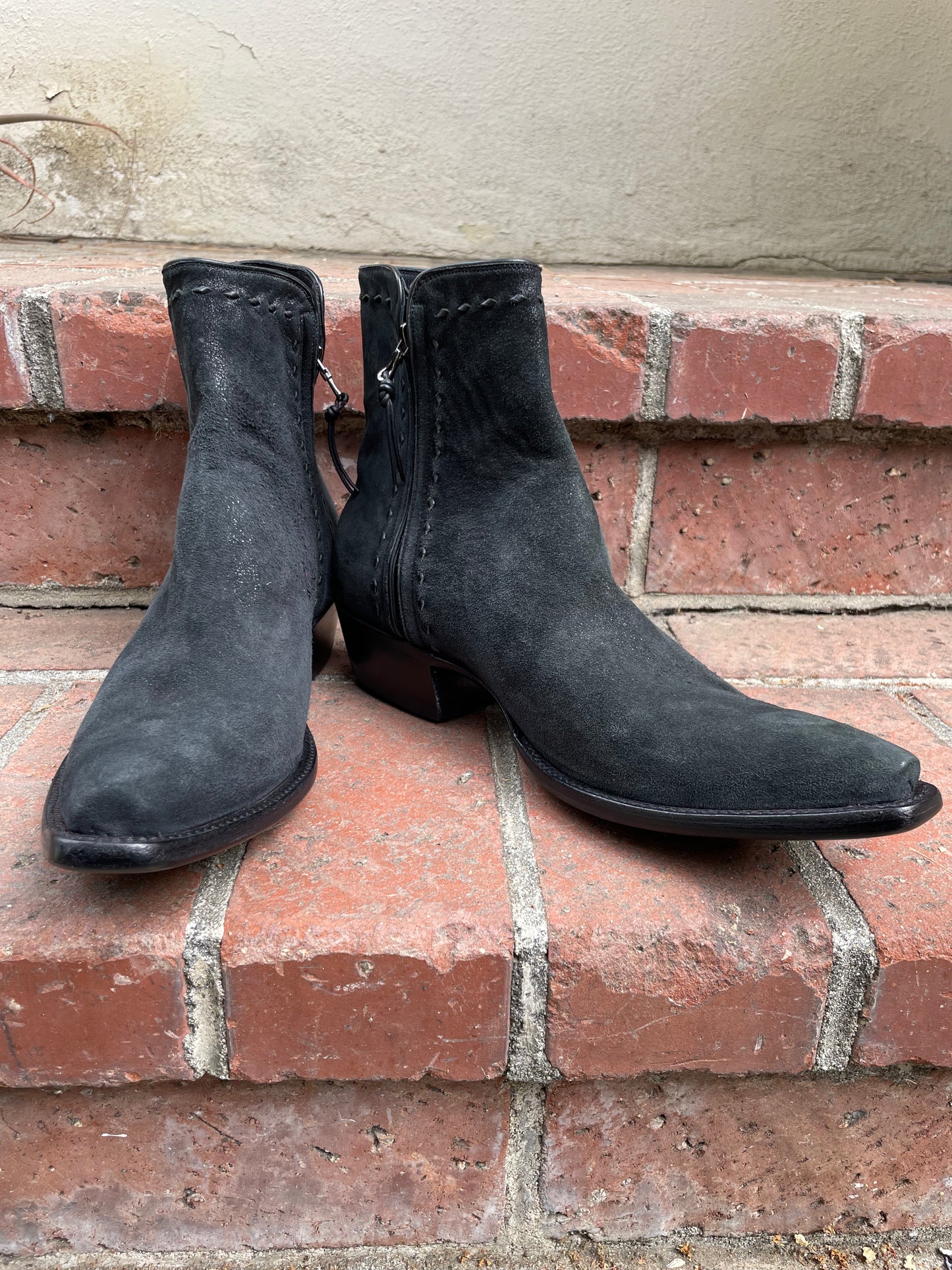 Aged Noir Lambsuede With Buckstitching