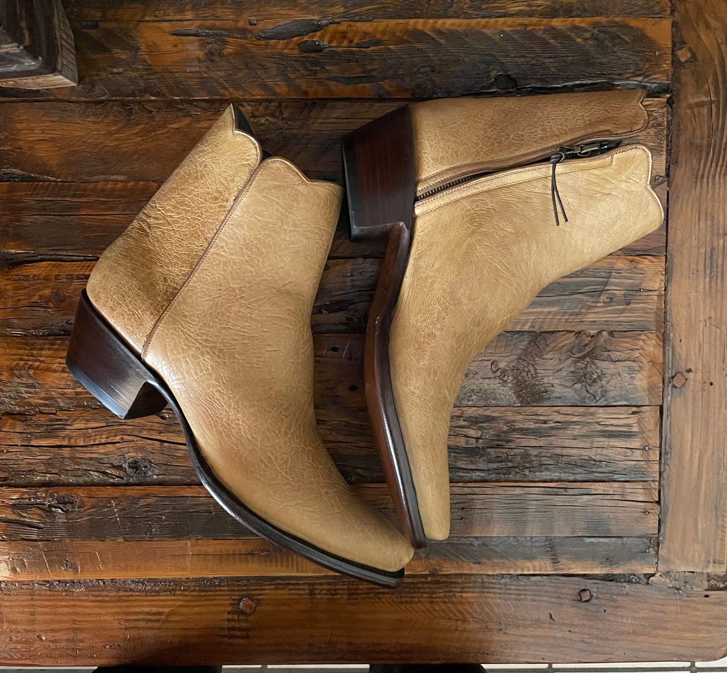Saddle Tan Bull Neck Zorro
