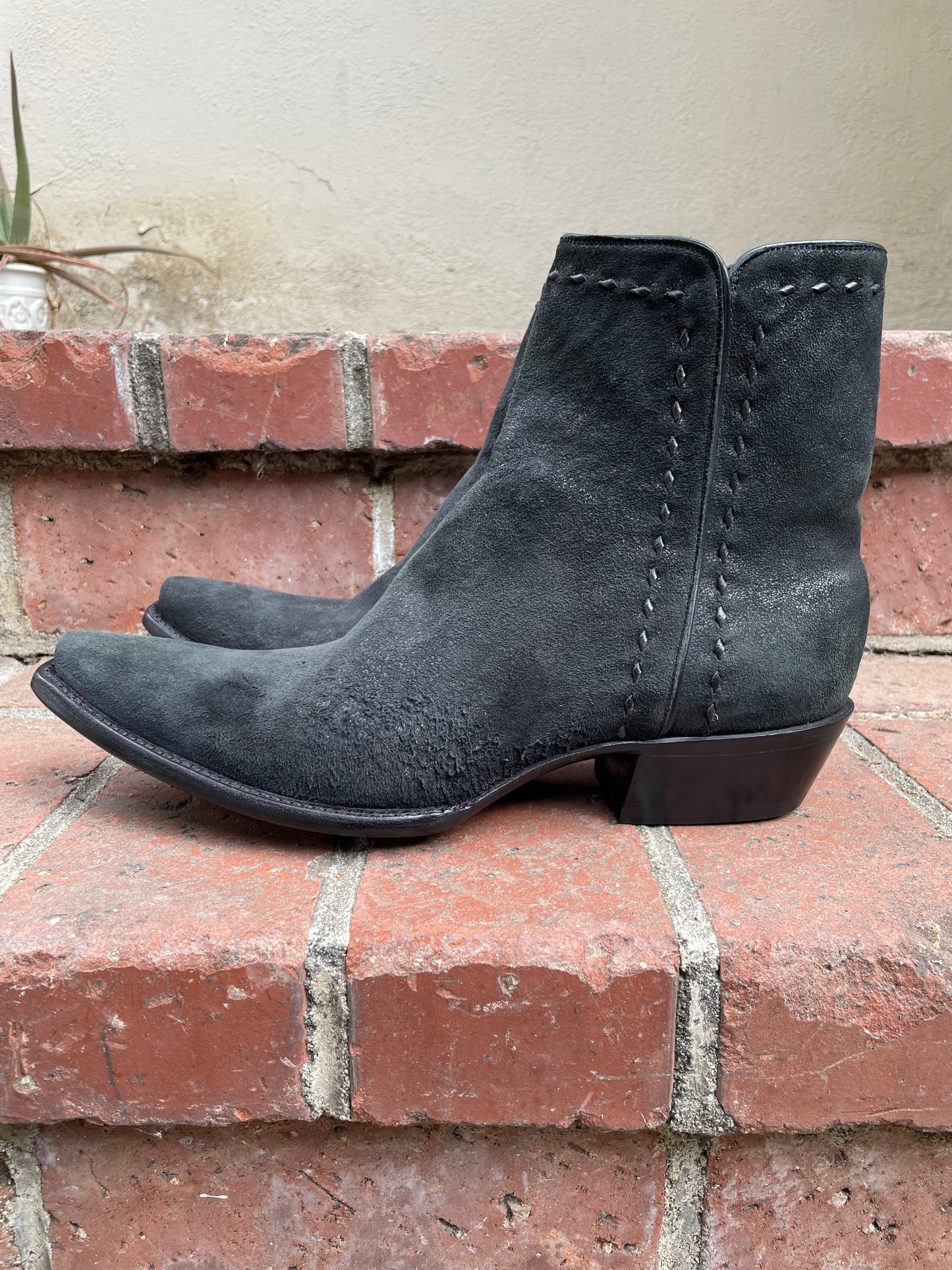 Aged Noir Lambsuede With Buckstitching