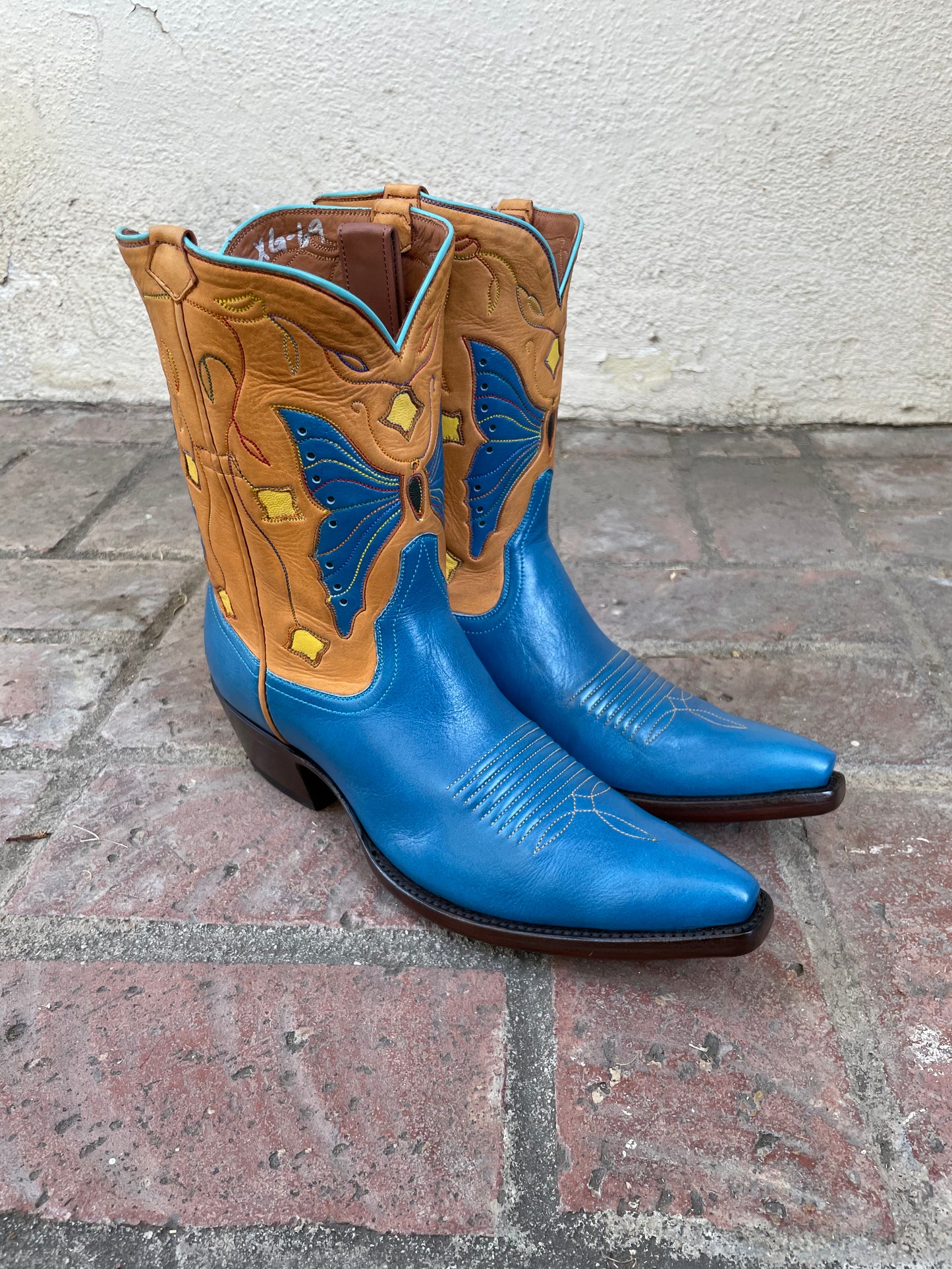 Bleu Papillon Cowgirl