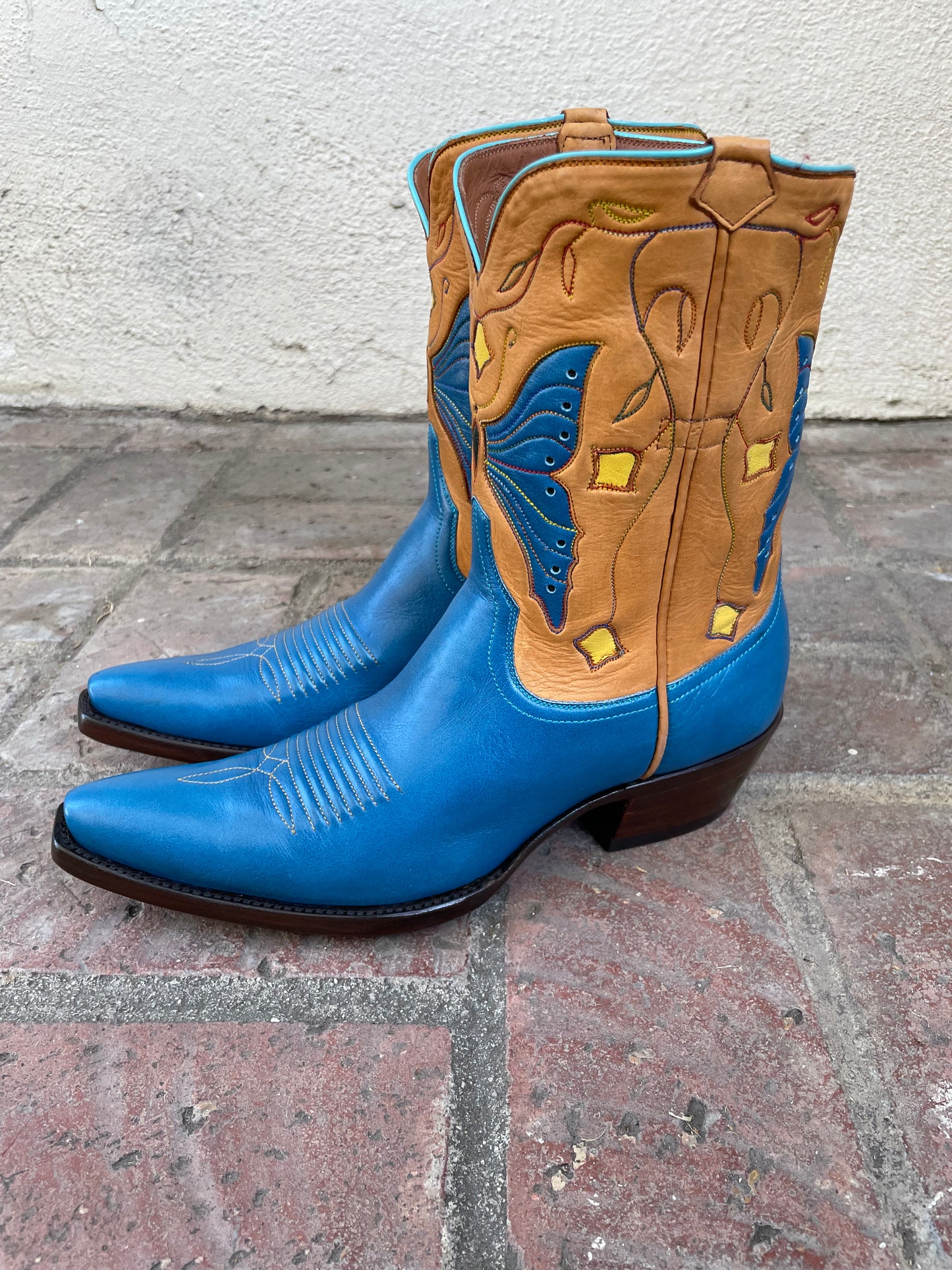 Bleu Papillon Cowgirl