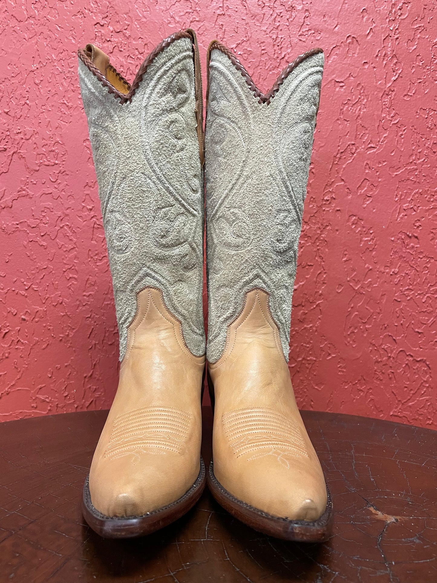 Two Toned Classique Cowgirl