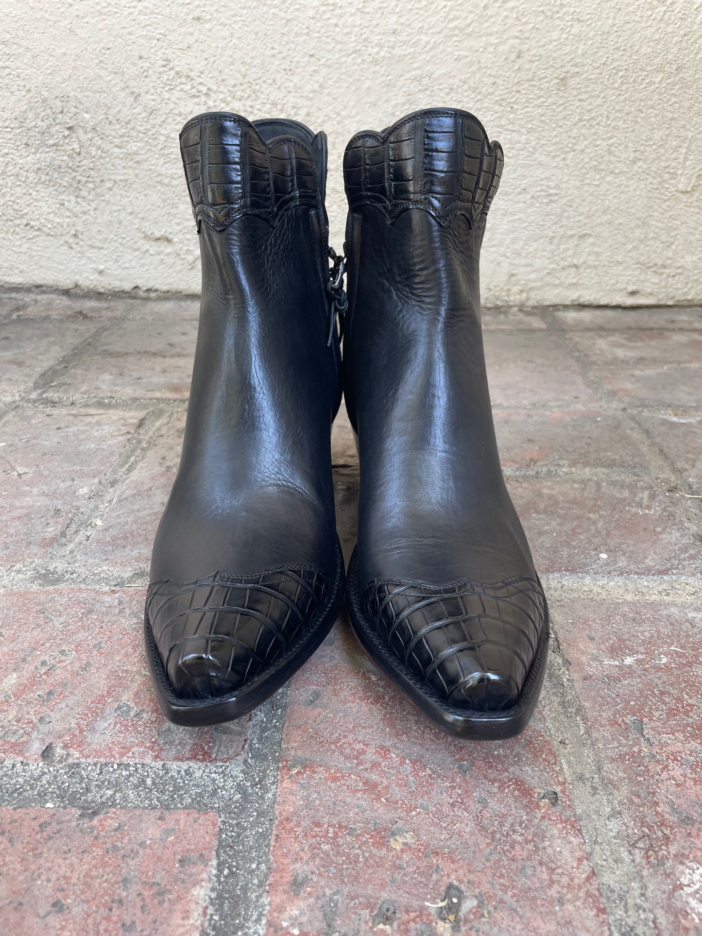 Femme Noir Calfskin With Noir Caiman Zorro