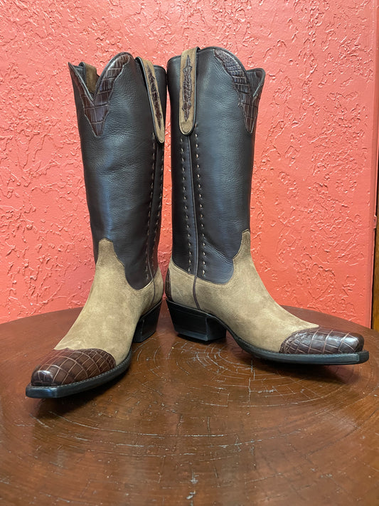 Cafe and Chocolát Crocodile Cowgirl