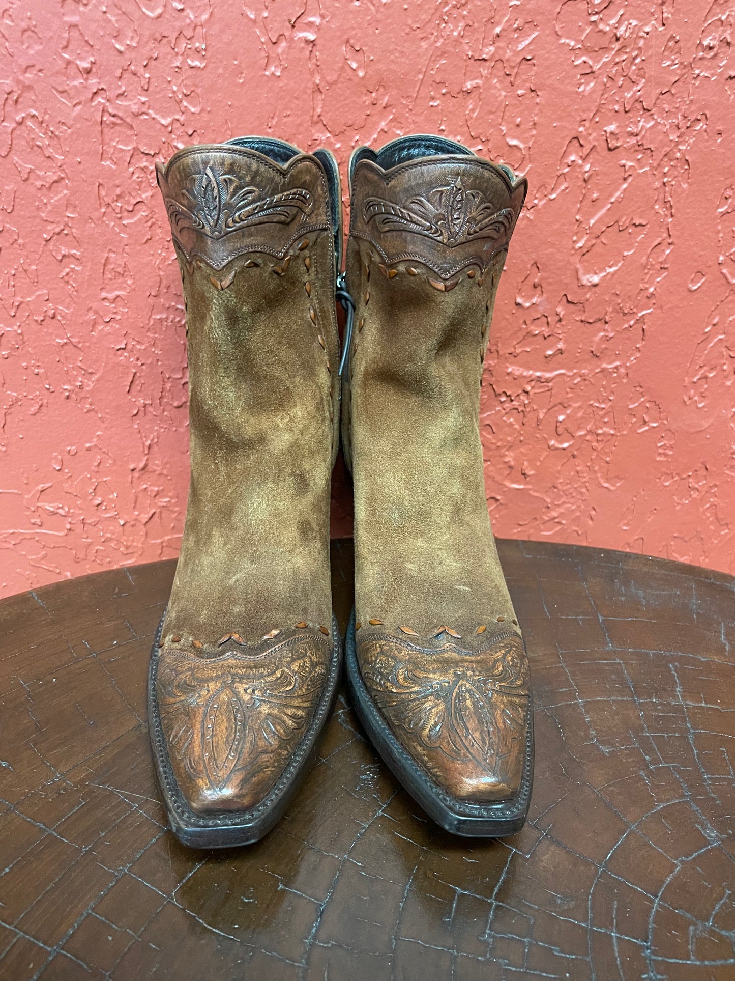 Cannelle Suede Et Rustic Tooled Trim Zip