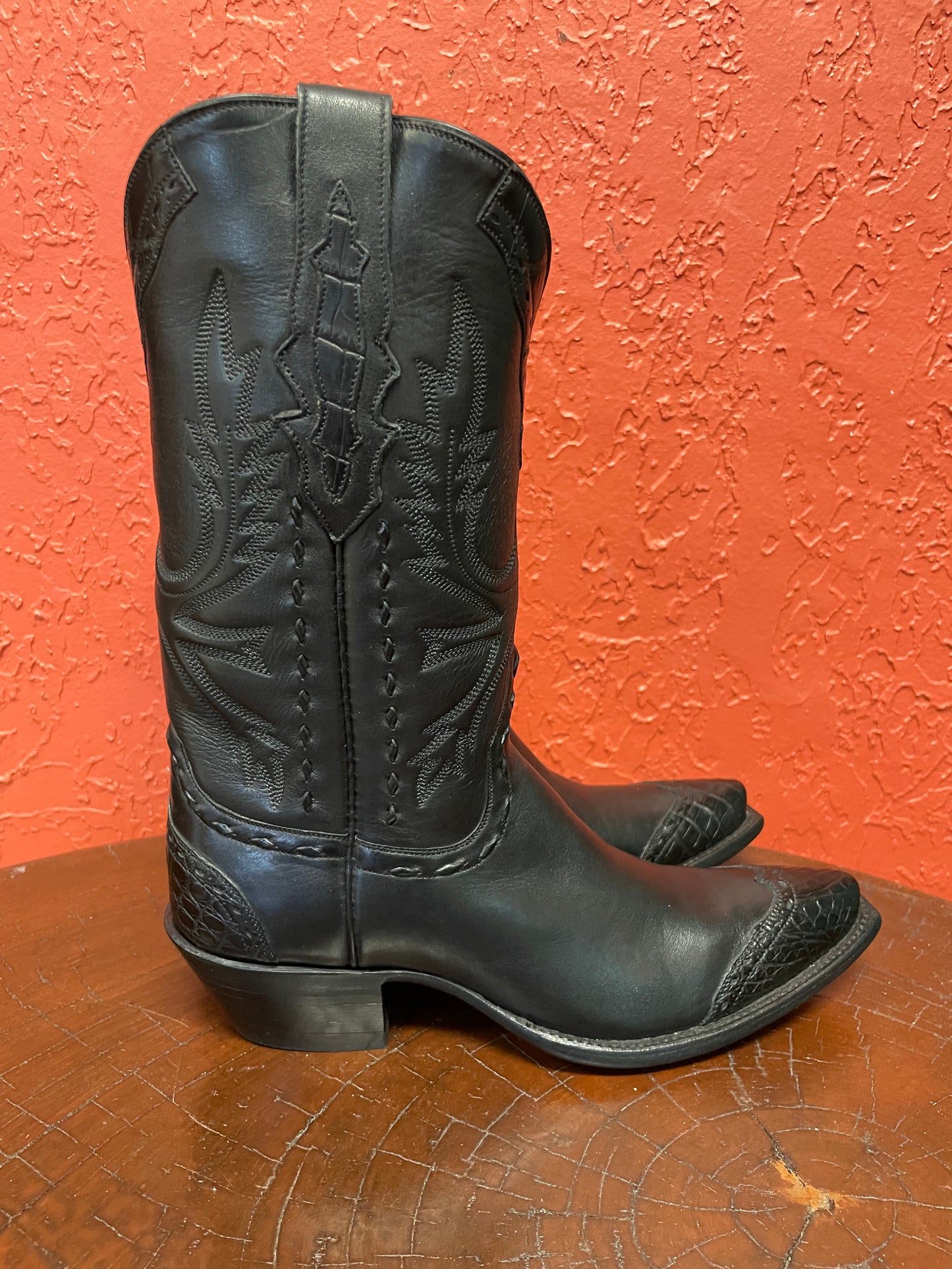 Calfskin with Alligator Trim Cowgirl in Noir