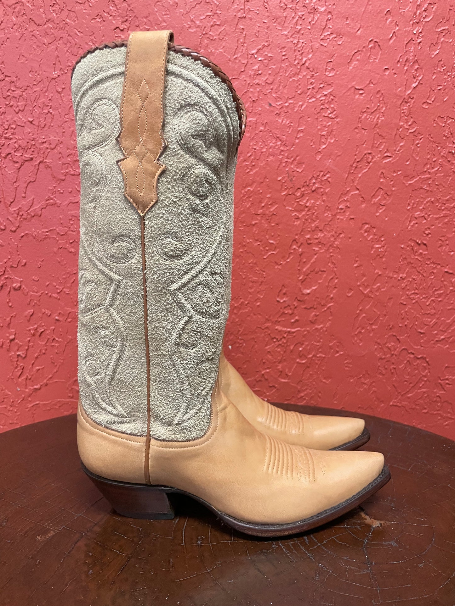 Two Toned Classique Cowgirl