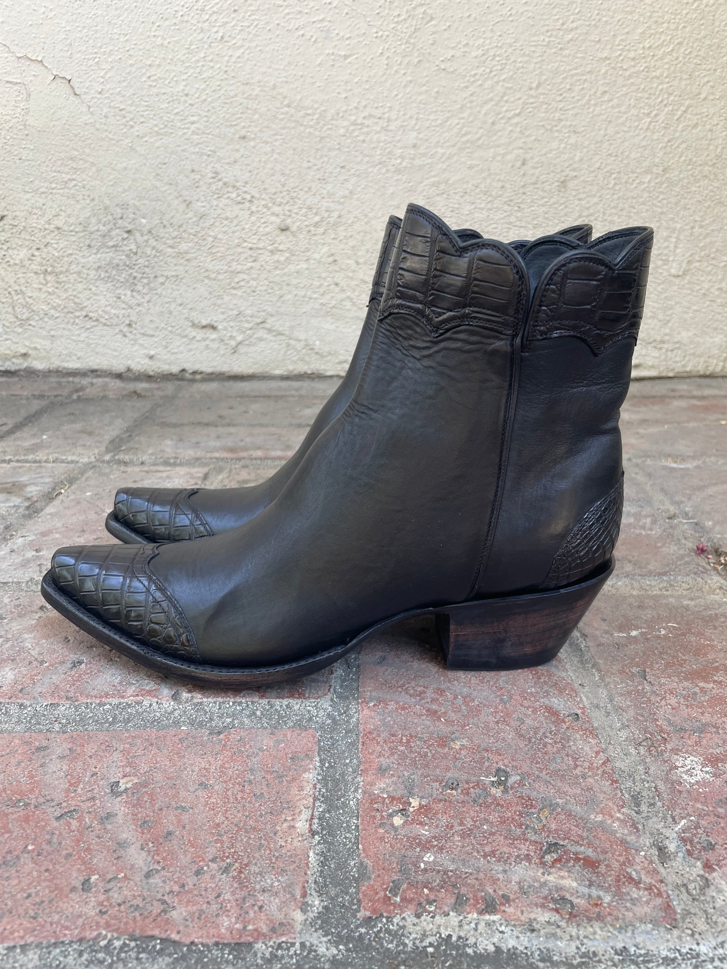 Femme Noir Calfskin With Noir Caiman Zorro