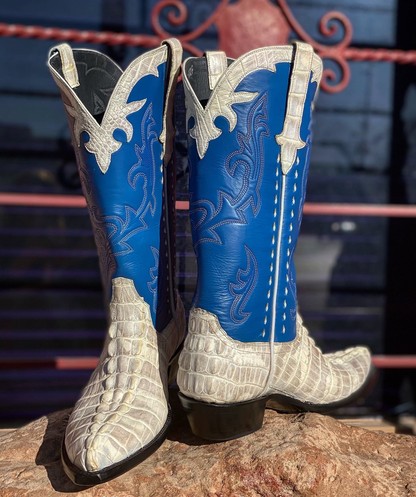 Antiqued Blanc Et Bleu HB Gator Gallant