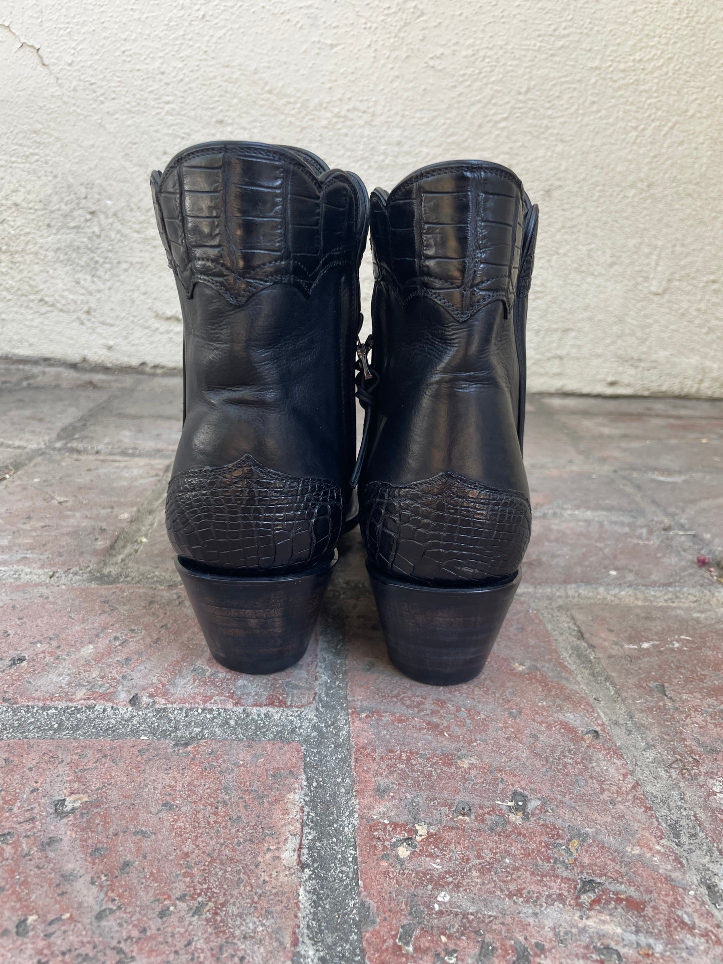 Femme Noir Calfskin With Noir Caiman Zorro