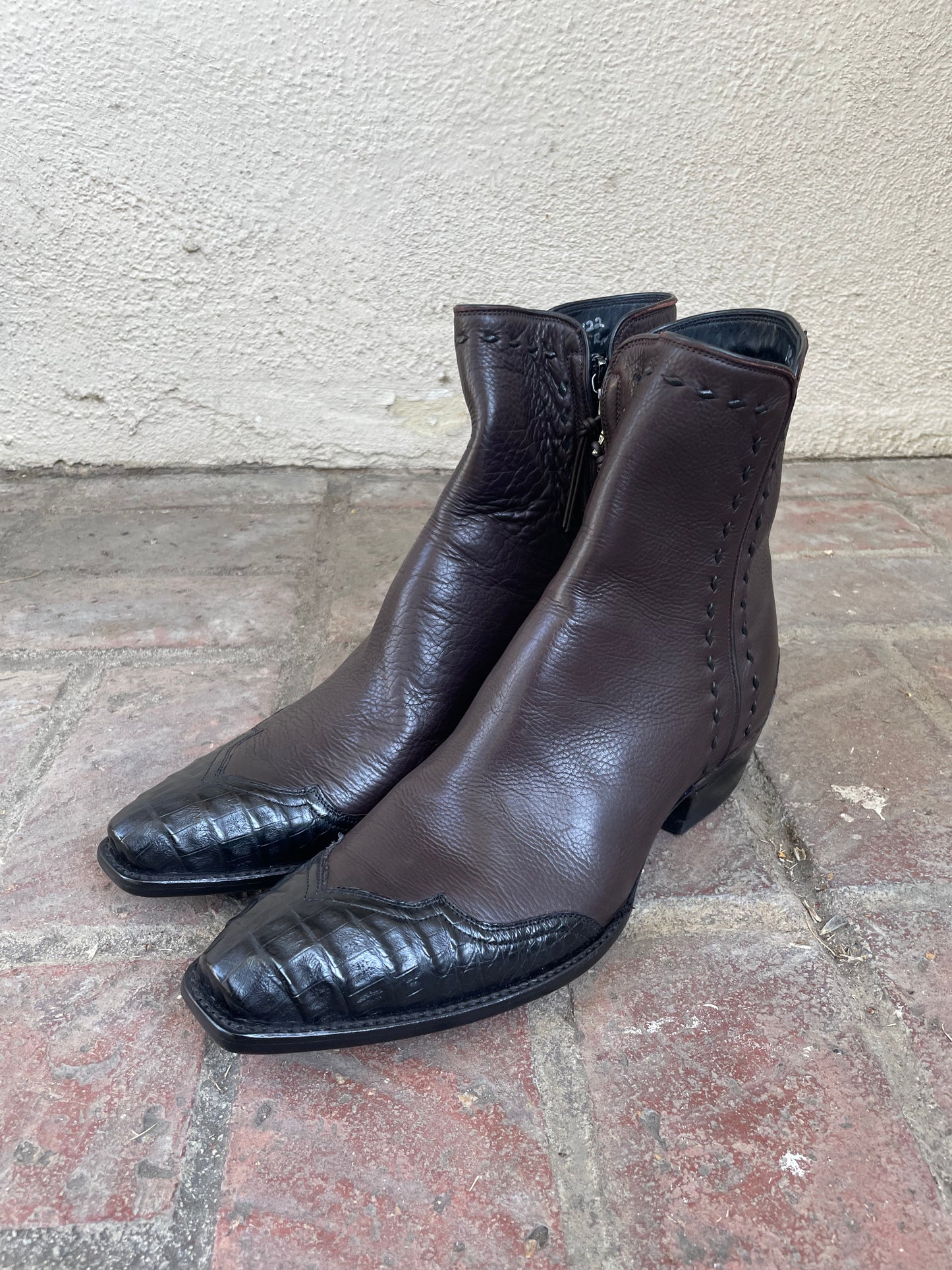 Espresso Calf Et Noir Caiman With Buckstitching Zorro