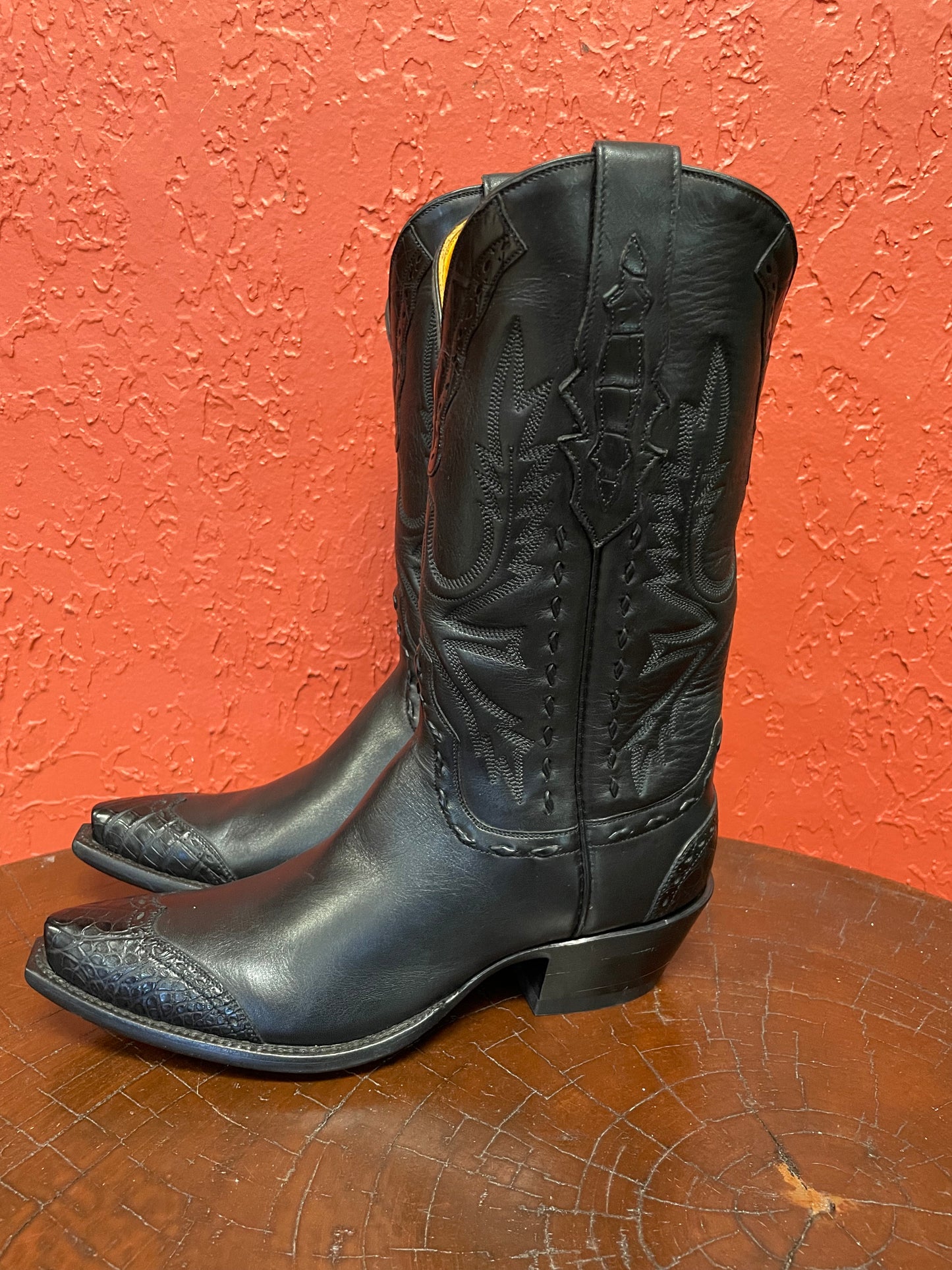 Calfskin with Alligator Trim Cowgirl in Noir