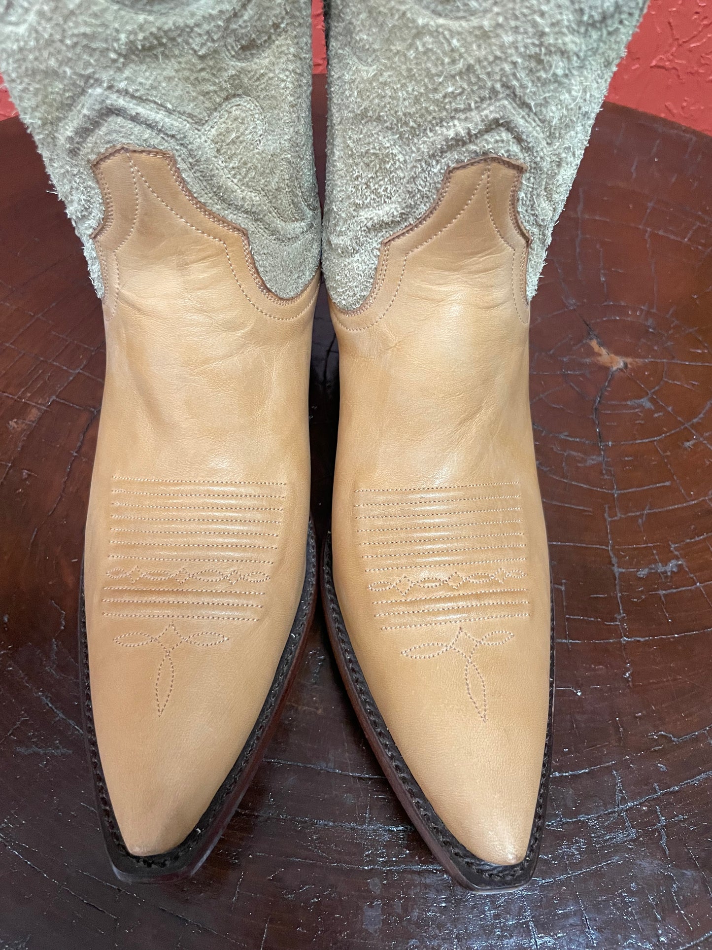 Two Toned Classique Cowgirl