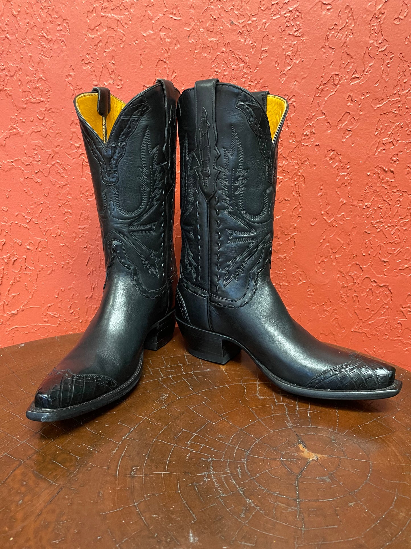 Calfskin with Alligator Trim Cowgirl in Noir