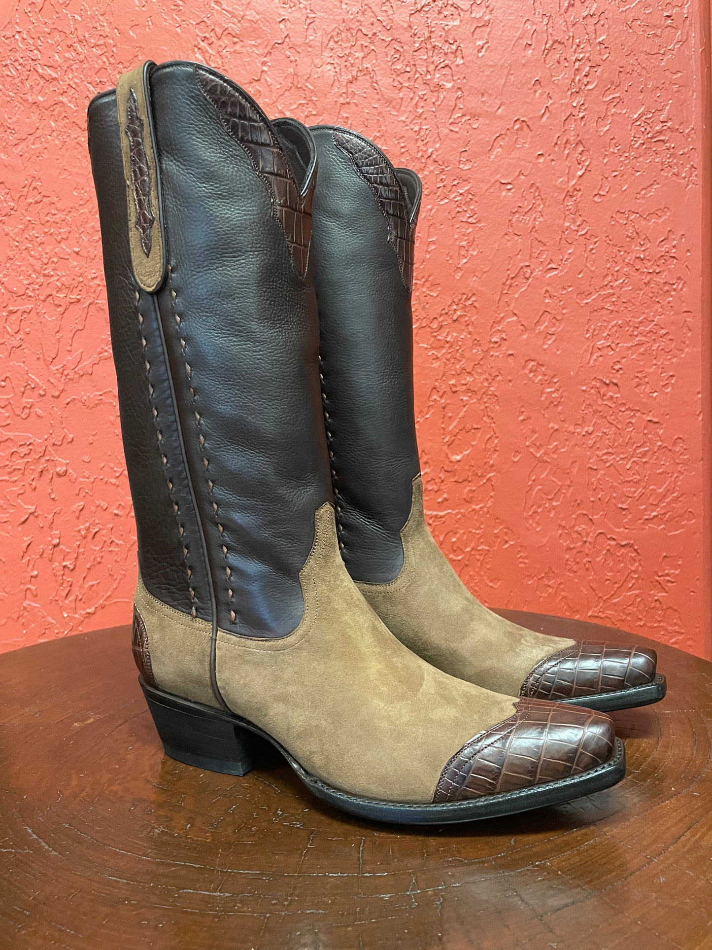 Cafe and Chocolát Crocodile Cowgirl