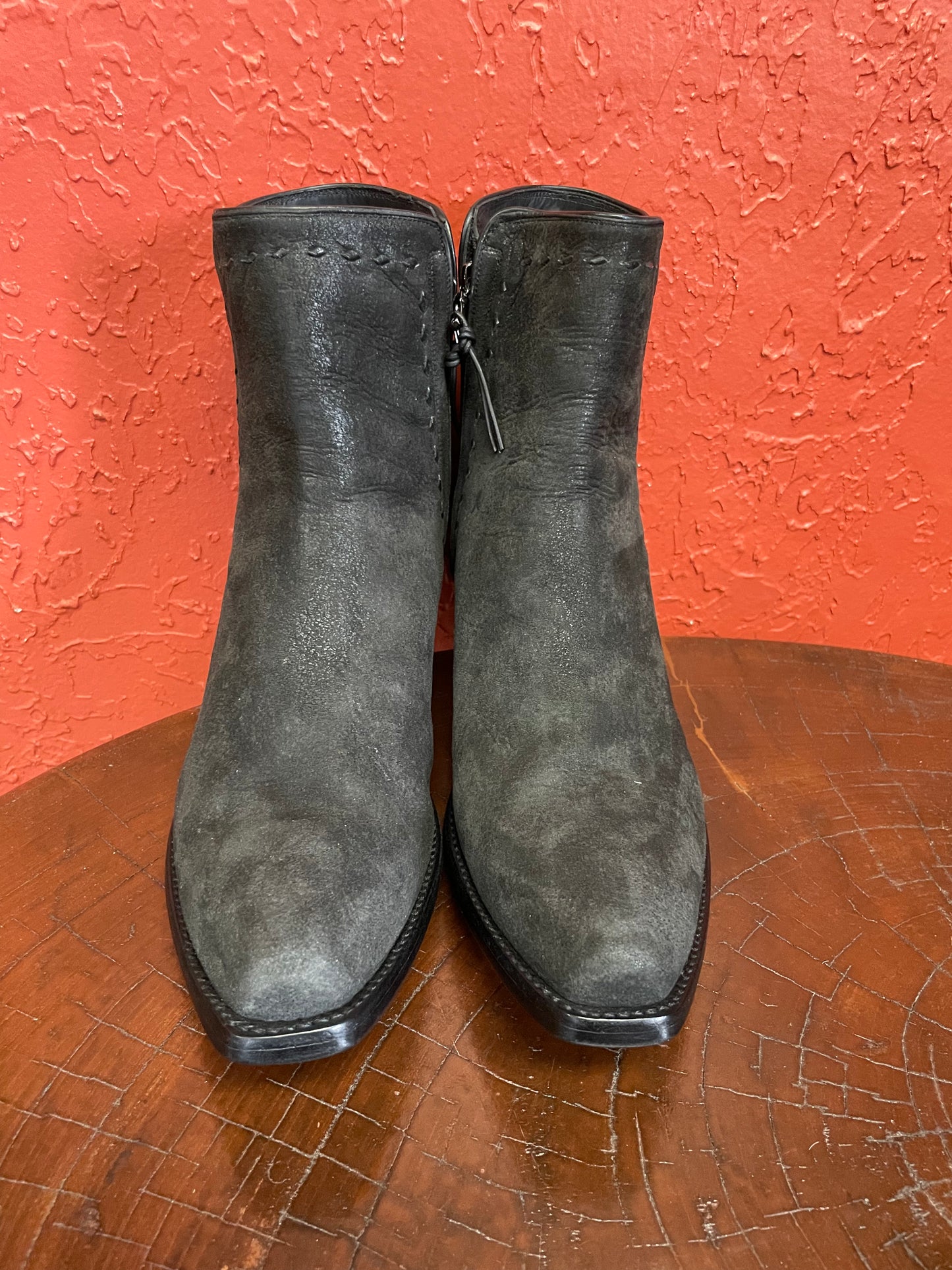 Aged Noir Lambsuede Zorro With Buckstitch