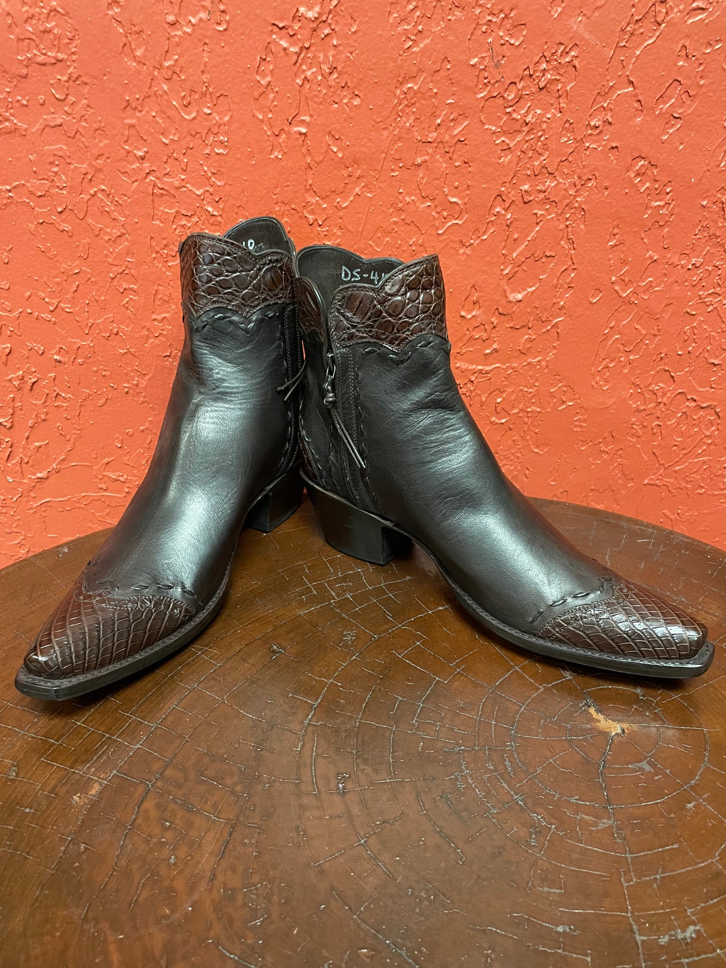 Femme Espresso Calf Et Sport Rust Crocodile Trim With Buckstitch Zorro