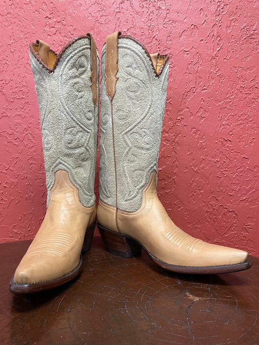 Two Toned Classique Cowgirl