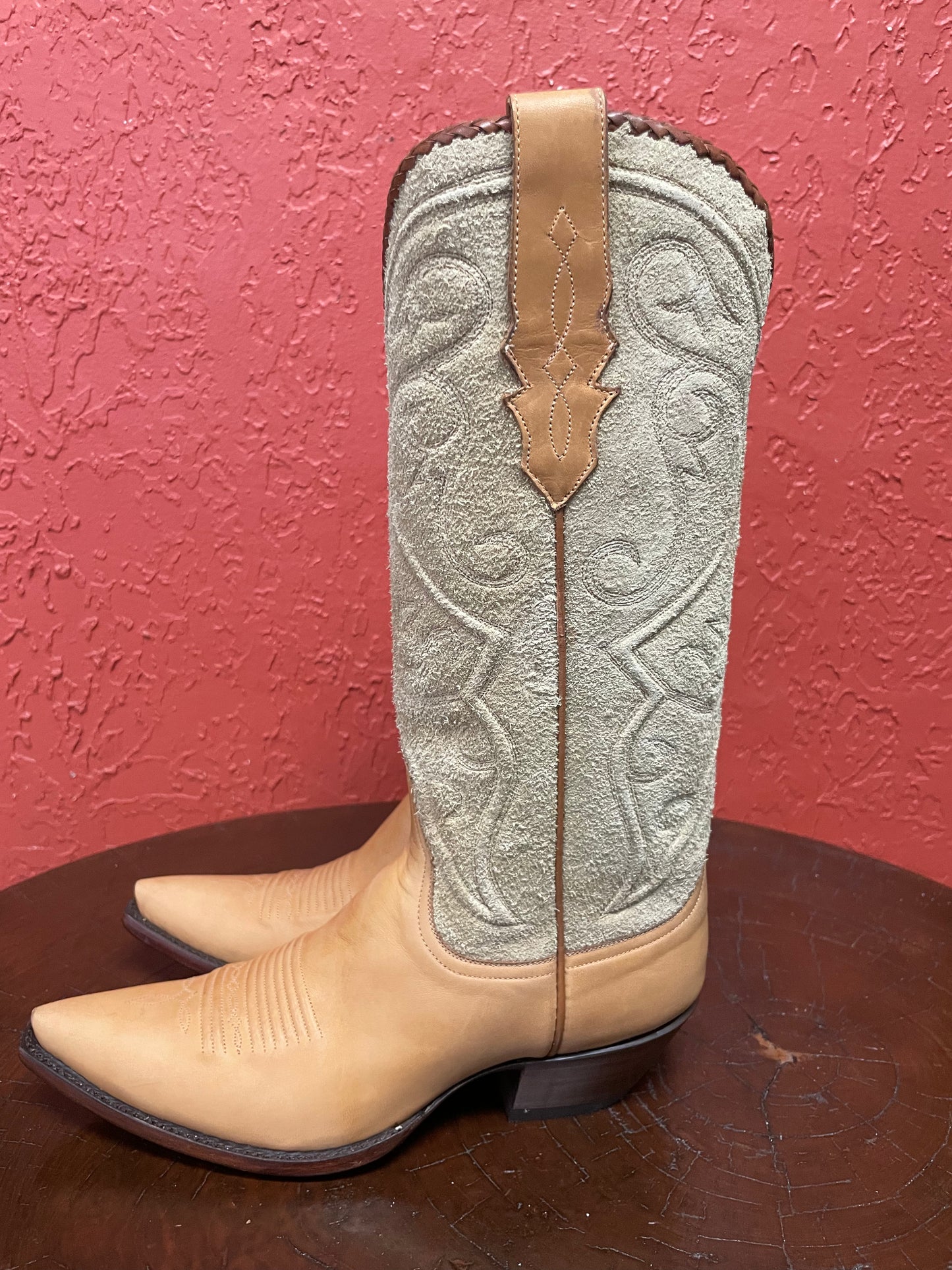 Two Toned Classique Cowgirl