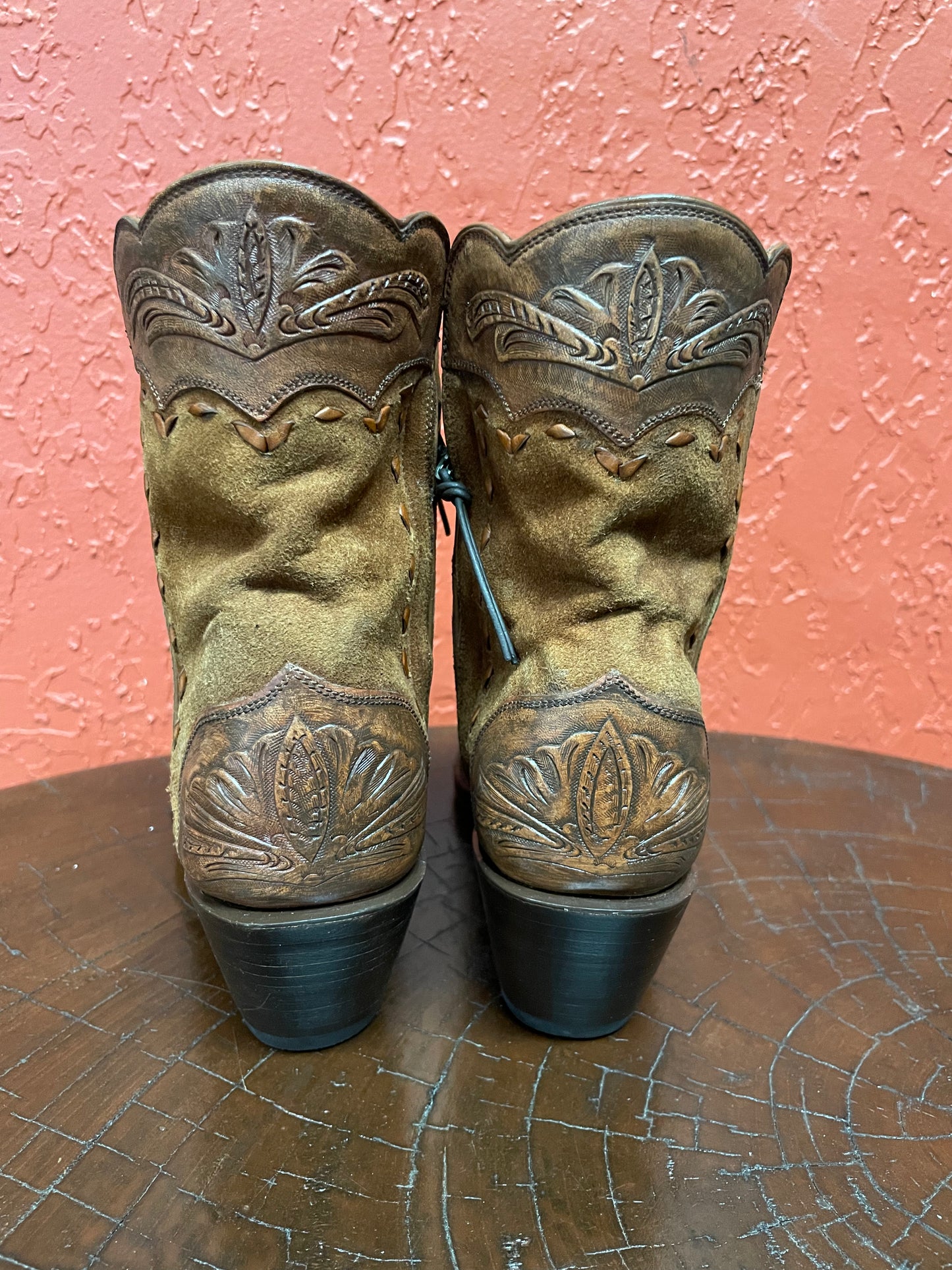 Cannelle Suede Et Rustic Tooled Trim Zip