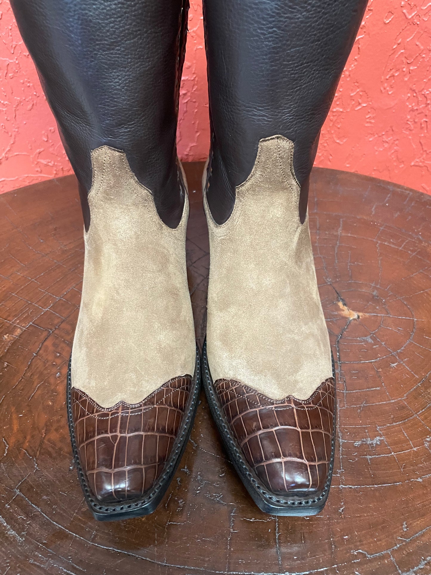 Cafe and Chocolát Crocodile Cowgirl