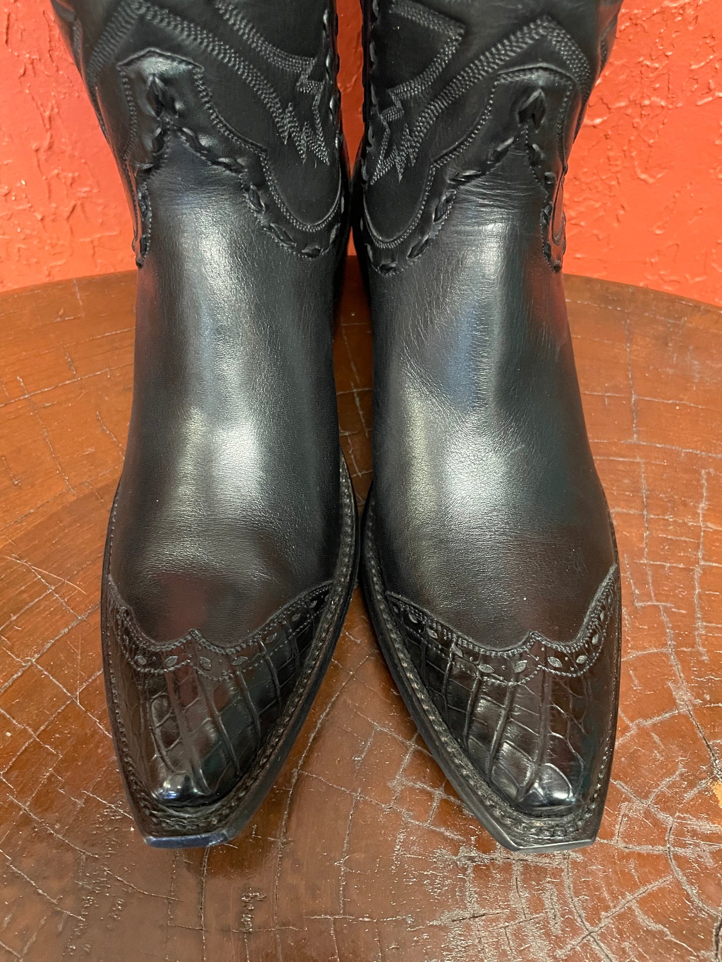 Calfskin with Alligator Trim Cowgirl in Noir