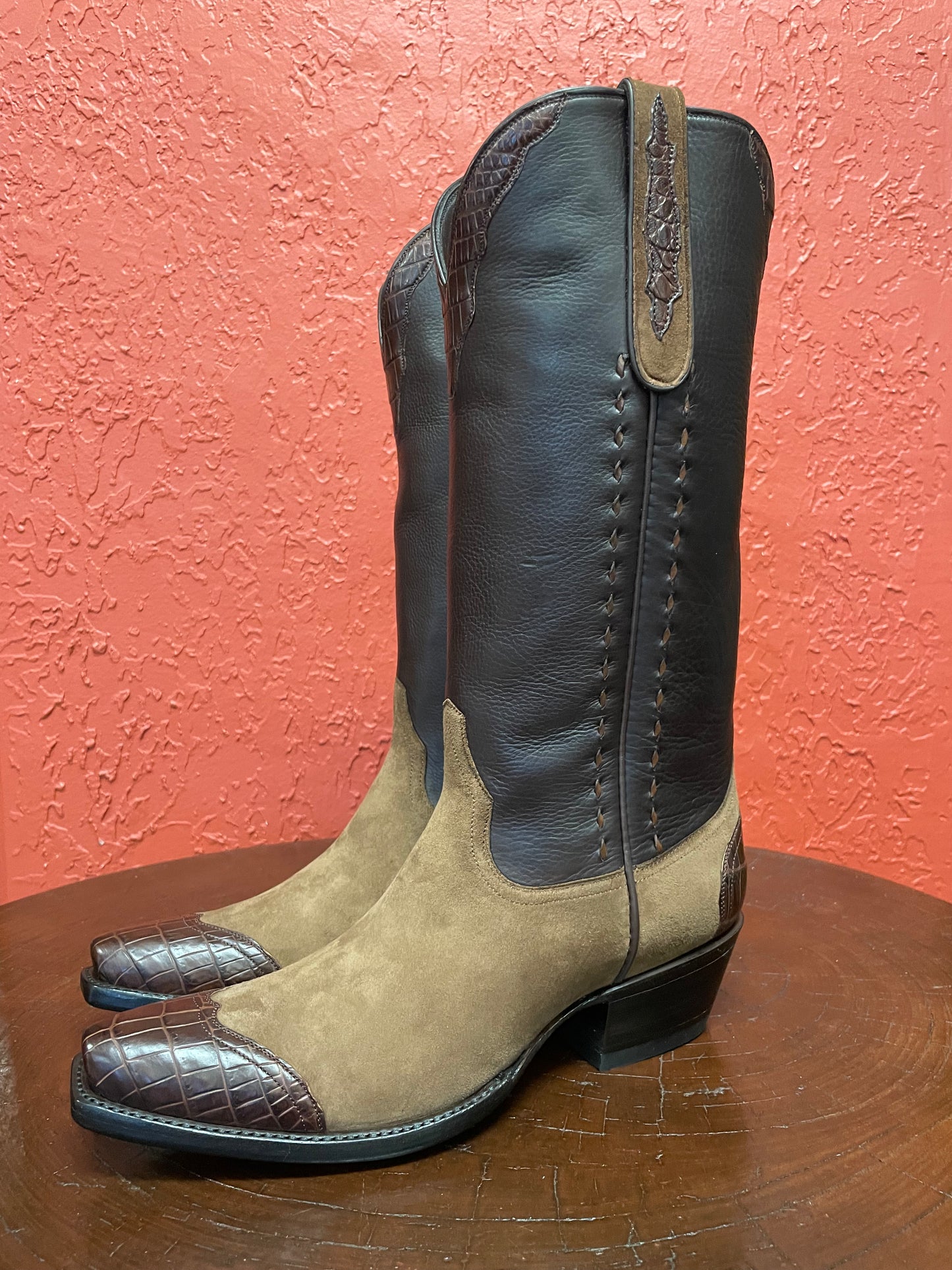 Cafe and Chocolát Crocodile Cowgirl