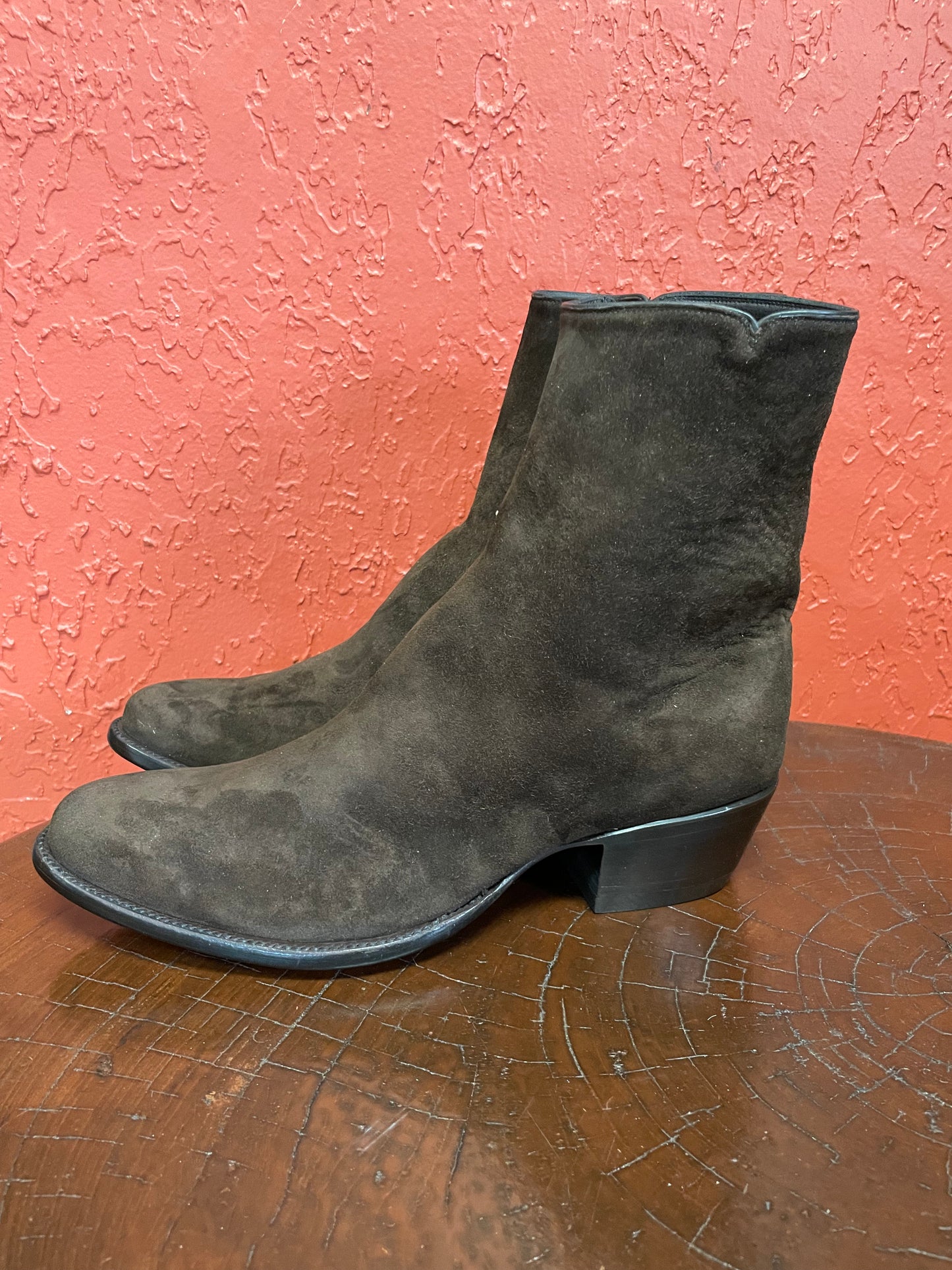 Seamless Chocolát Calfskin Suede Zorro