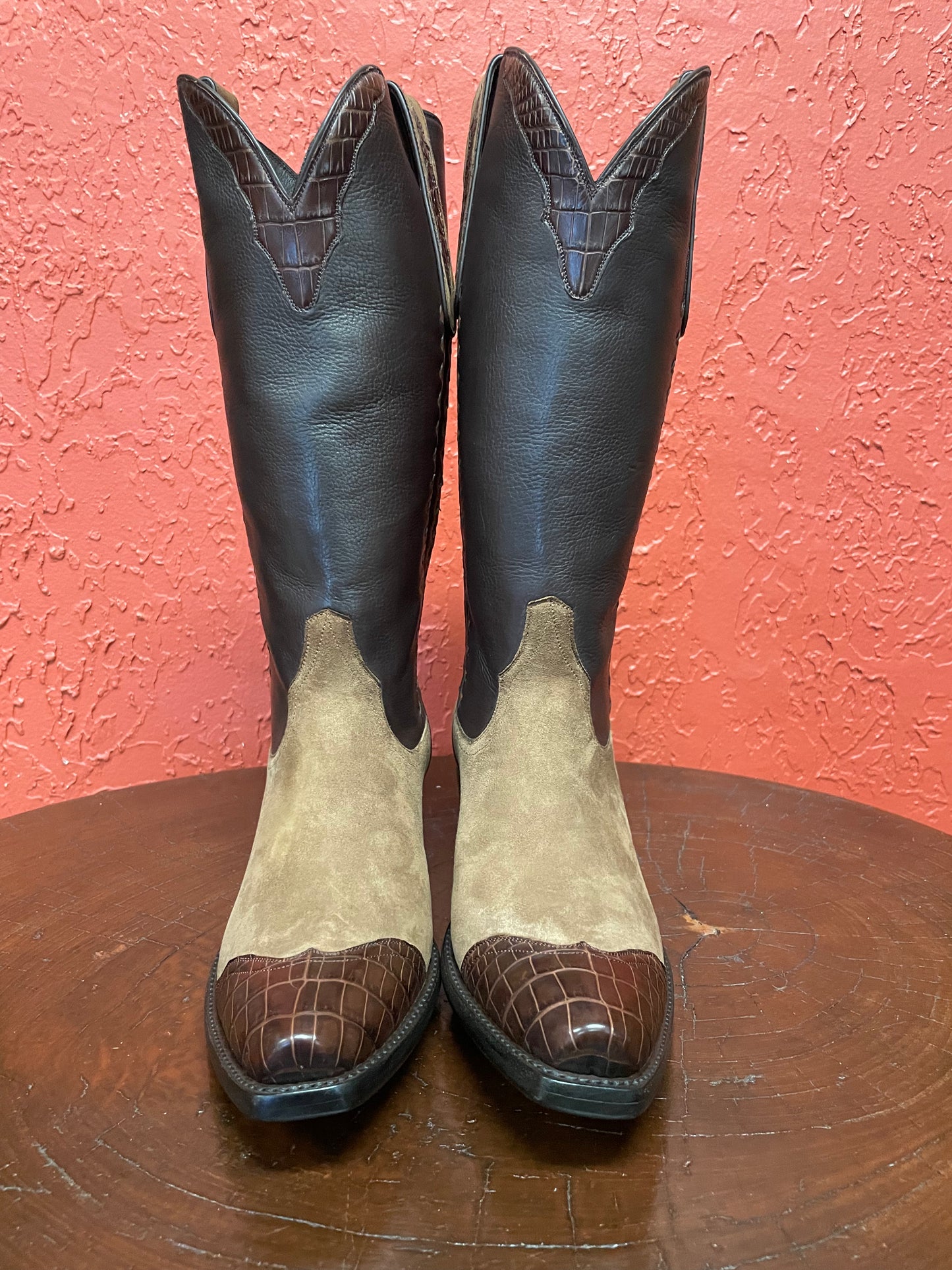 Cafe and Chocolát Crocodile Cowgirl