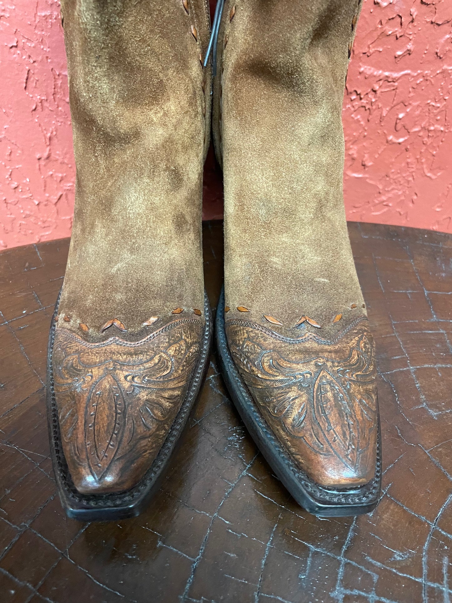 Cannelle Suede Et Rustic Tooled Trim Zip