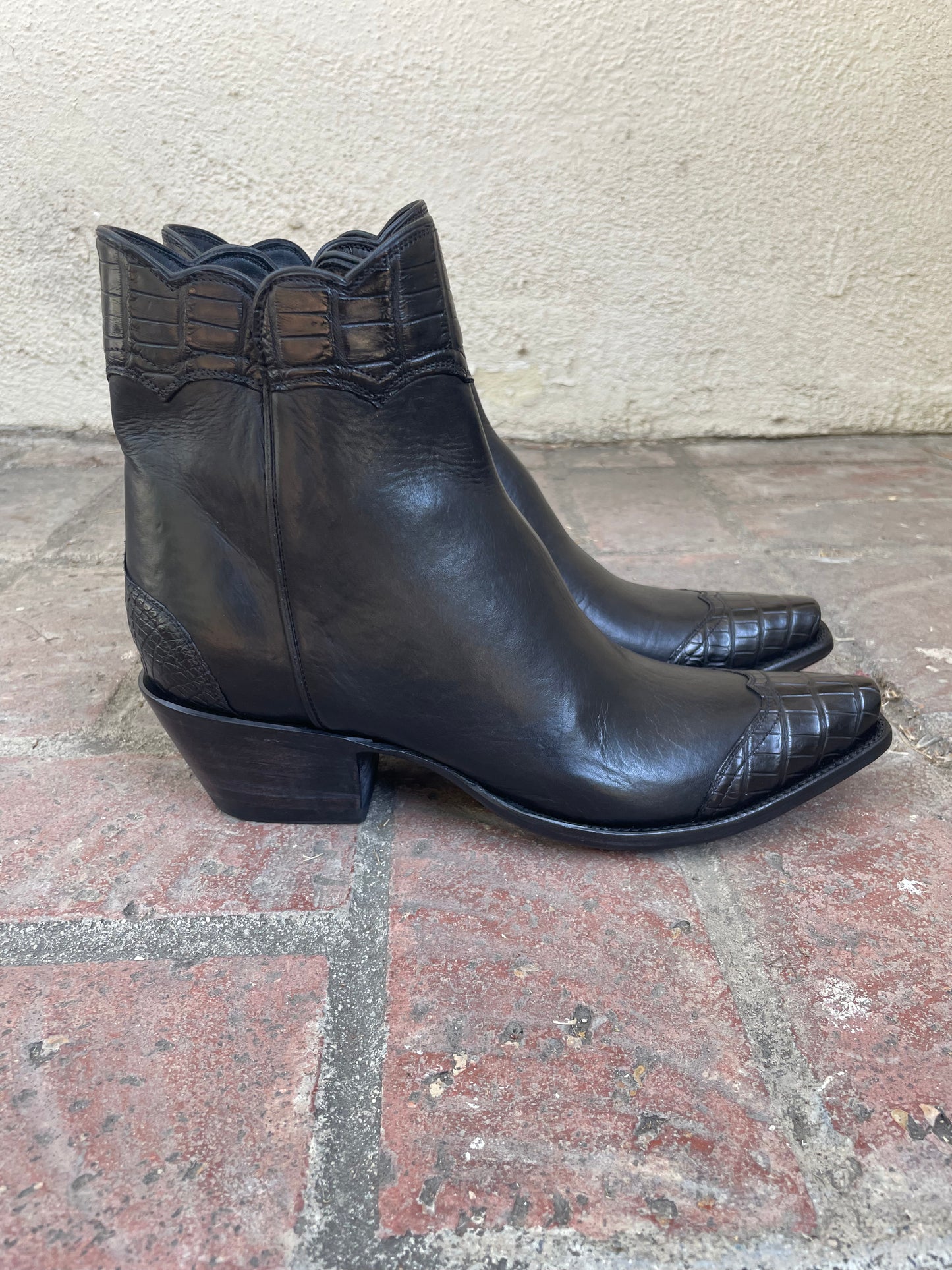 Femme Noir Calfskin With Noir Caiman Zorro