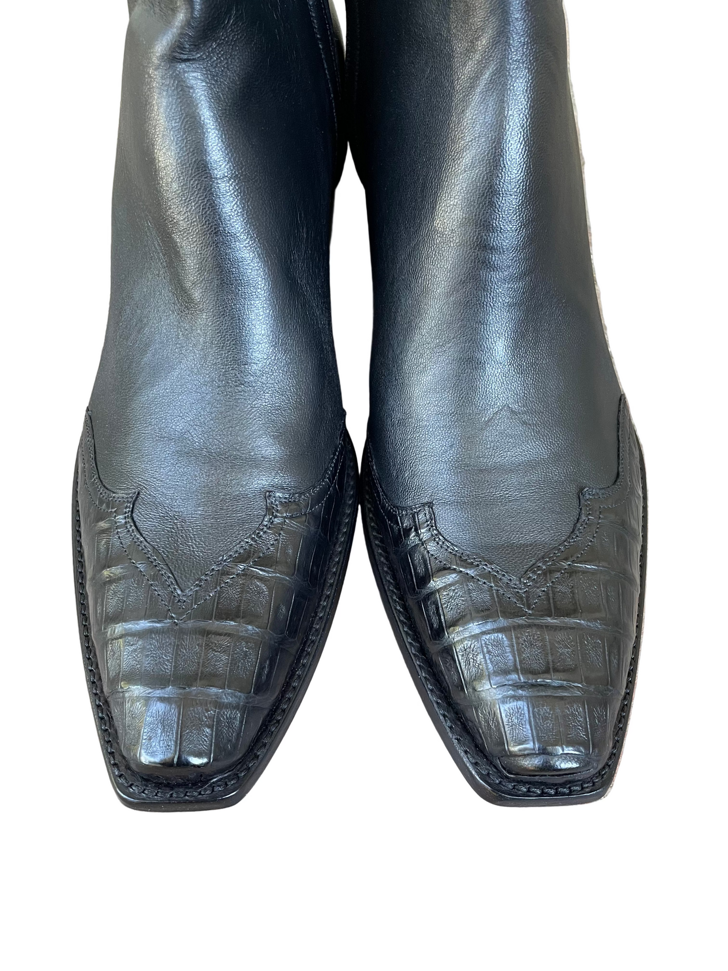 Italian Calfskin with Caiman Zip in Noir