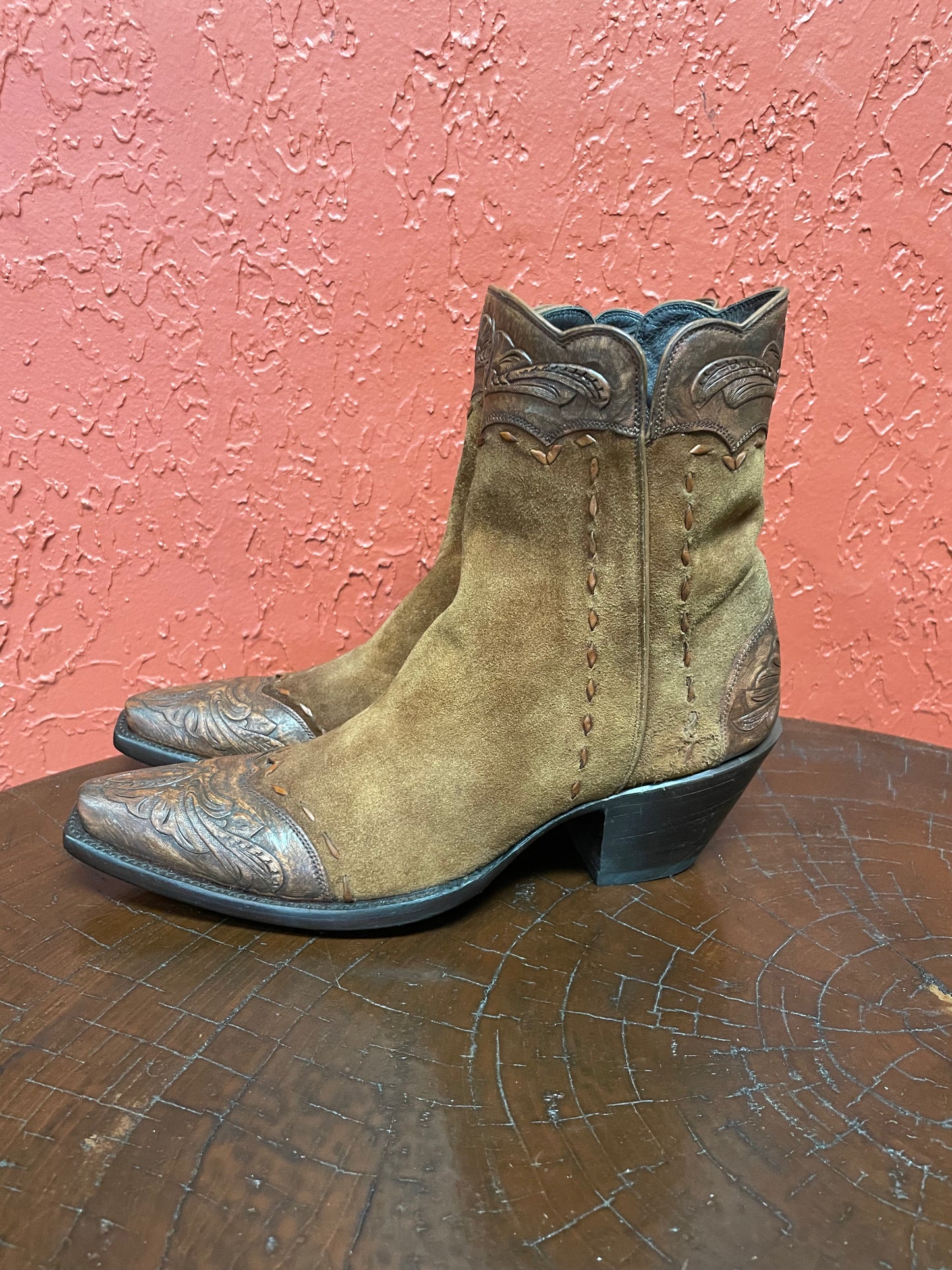 Cannelle Suede Et Rustic Tooled Trim Zip